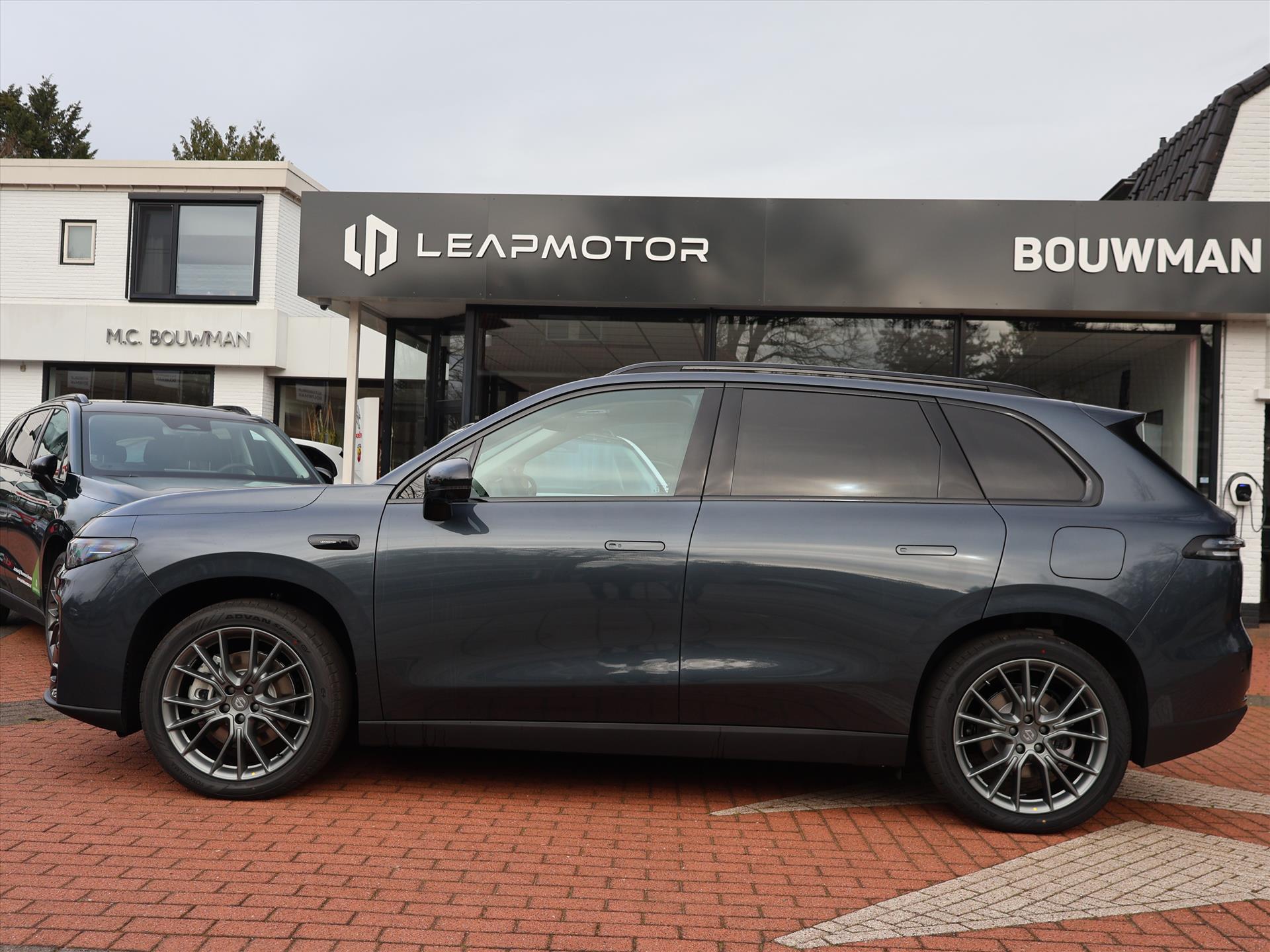 Leapmotor C10 EV ProMax 81,9 kWh 600pk AWD Design, Rijklaarprijs, NIEUW, Rijklaarprijs | Panoramadak | Camera 360 | Adaptieve Cruise Control - Afbeelding 3