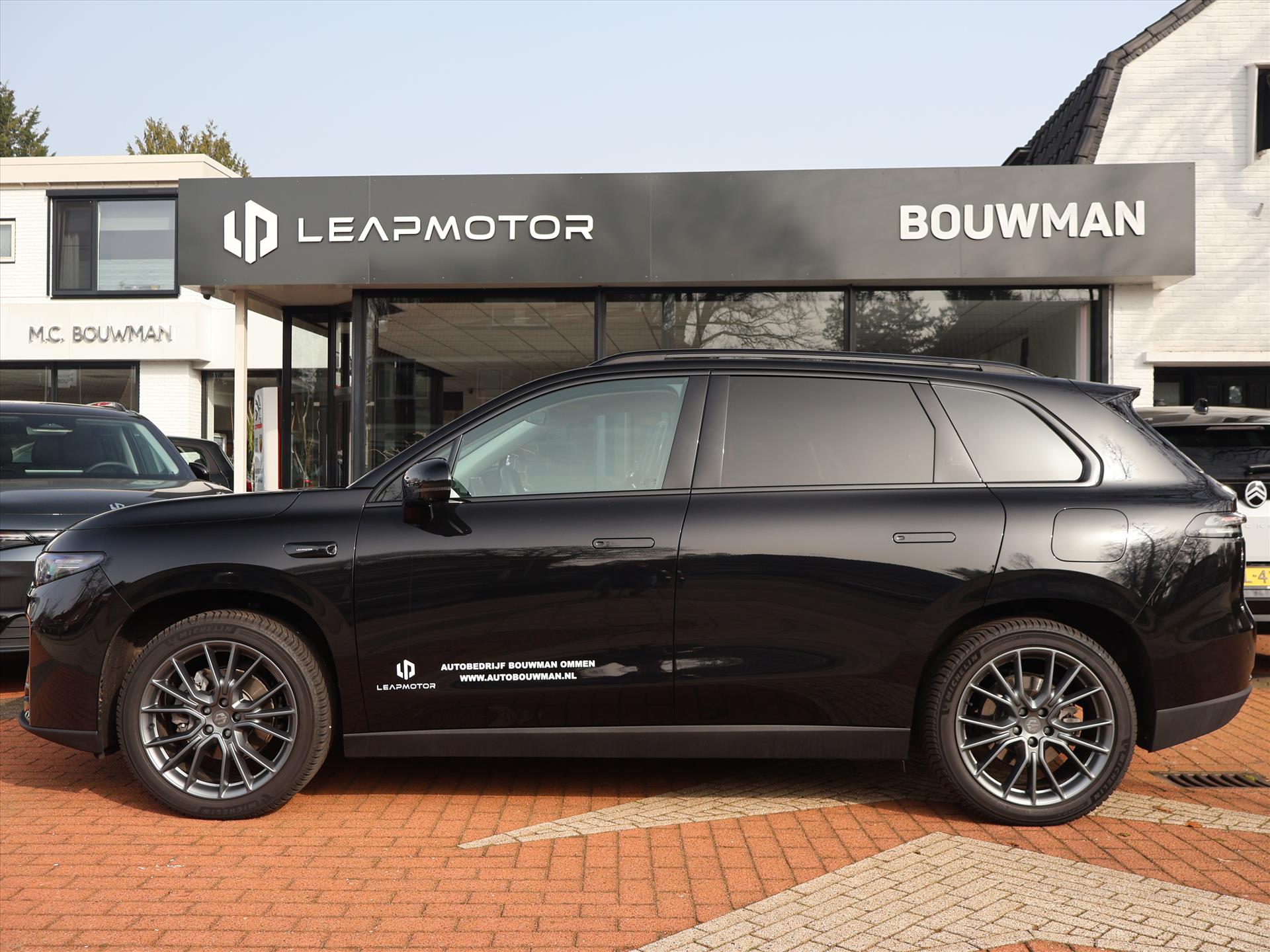 Leapmotor C10 REEV Plug-in hybride 28,4 kWh 218PK Automaat Design, Rijklaarprijs | Panoramadak | Camera 360 | Adaptieve Cruise Control - Afbeelding 3