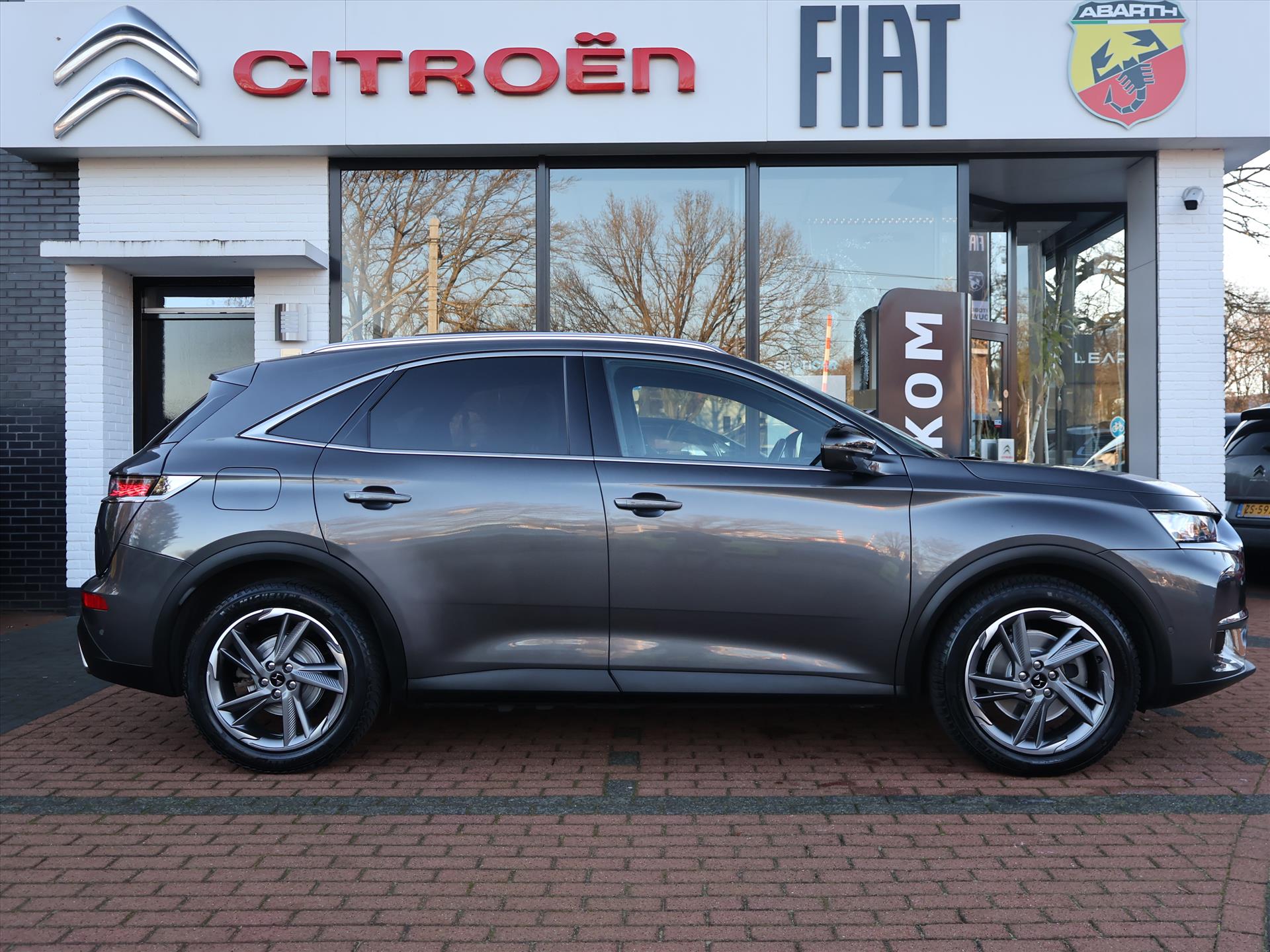 DS DS 7 Crossback E-TENSE Plug-in hybride 300PK e-EAT8 Automaat 4x4 Rivoli, Rijklaarprijs | Panoramdak | Leder | Navigatie | Full LED - Afbeelding 4