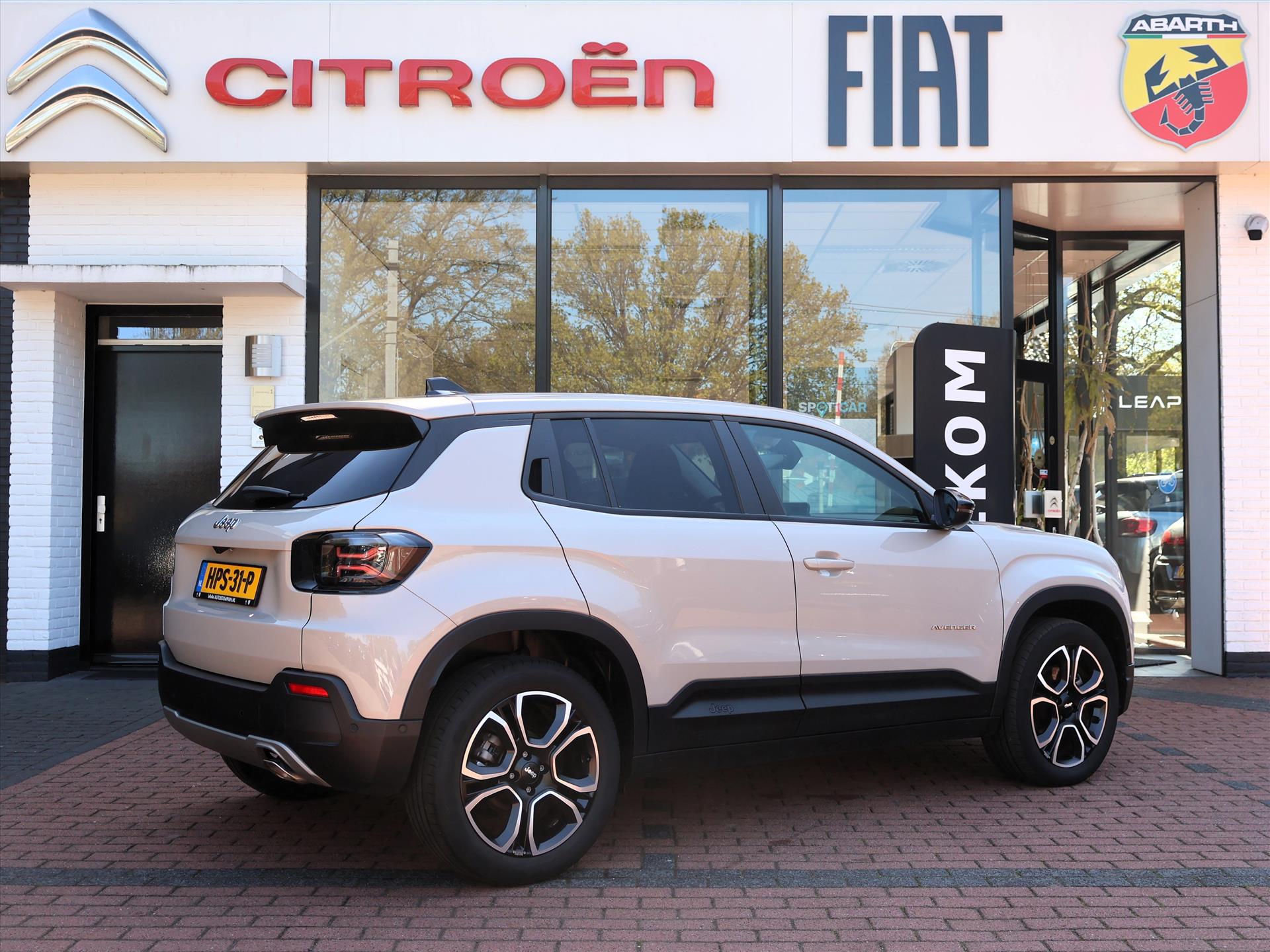 Jeep Avenger 1.2T e-Hybrid 110PK Automaat Summit, Rijklaarprijs | Navigatie | JBL Audio | Camera | Elektrische kofferklep - Afbeelding 4