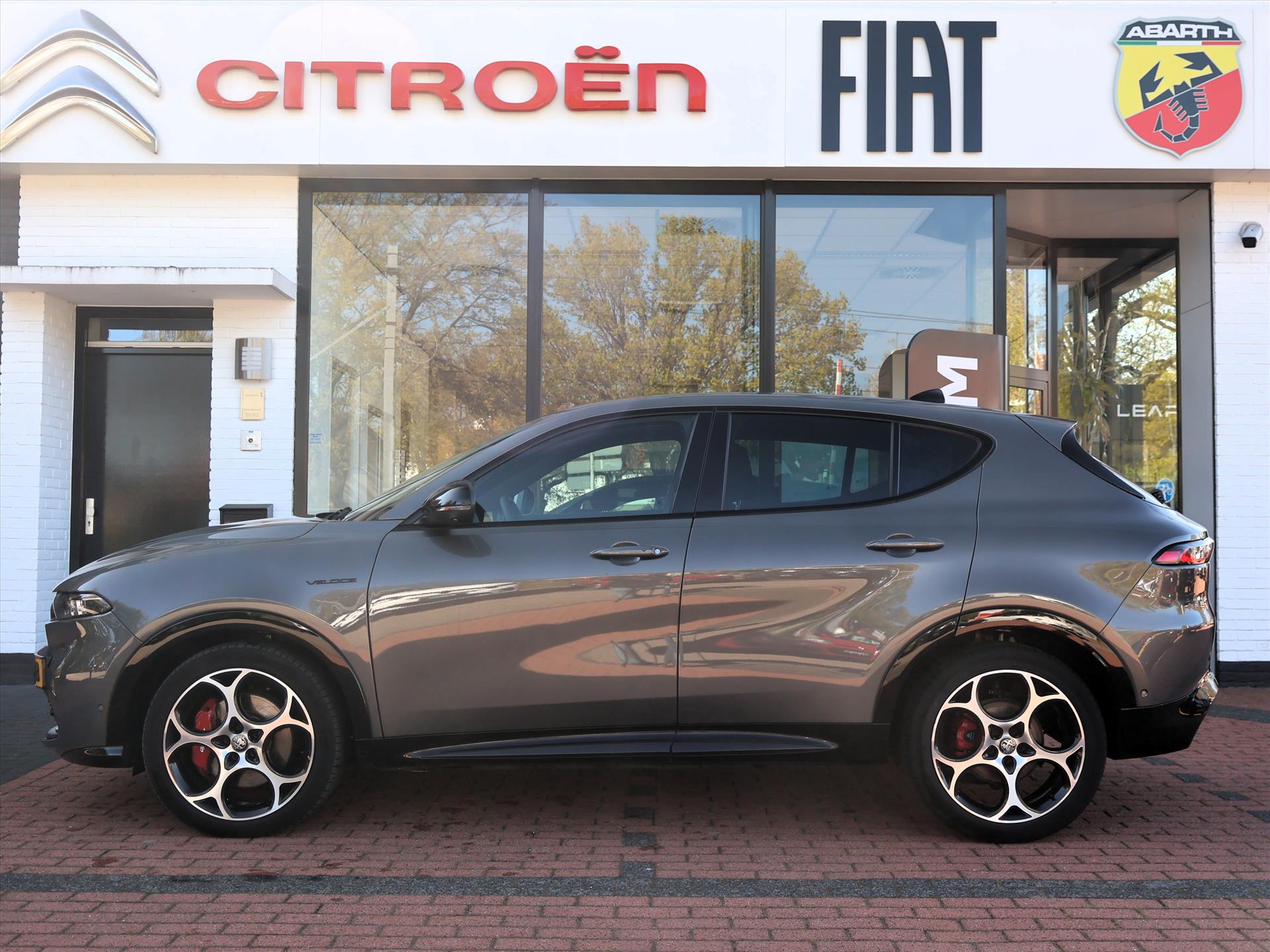 Alfa Romeo Tonale 1.5T Hybrid 160PK Automaat.7 Veloce, Rijklaarprijs | Leder | Winterpack | Camera | Navigatie - Afbeelding 2