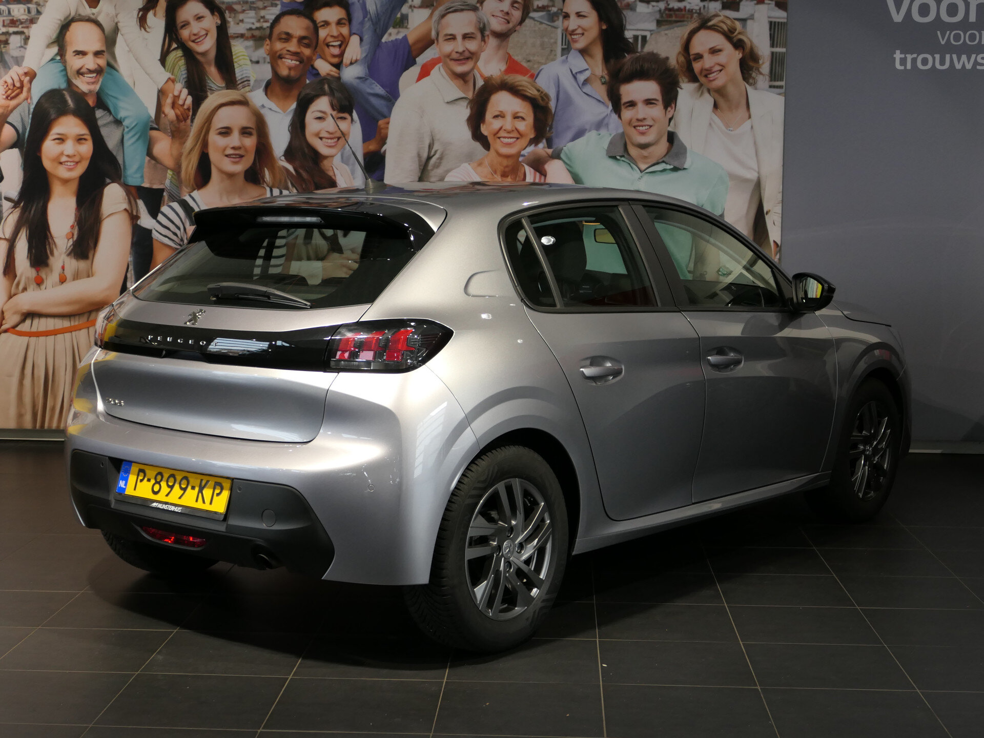 Peugeot 208 1.2 PureTech Active Pack - Occasion Lease vanaf €359 p/m - Afbeelding 3