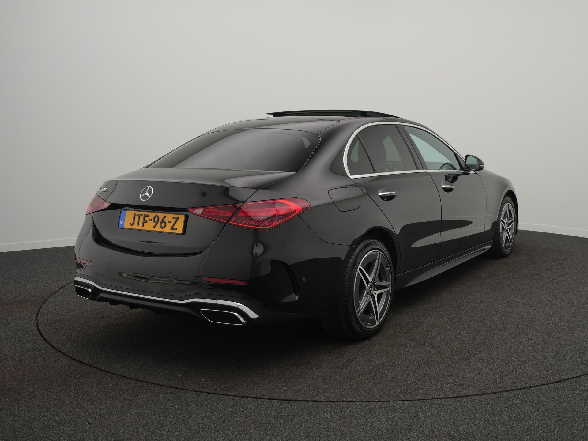 Mercedes-Benz C-Klasse 300 e AMG Line - Occasion Lease vanaf €814 p/m - Afbeelding 4