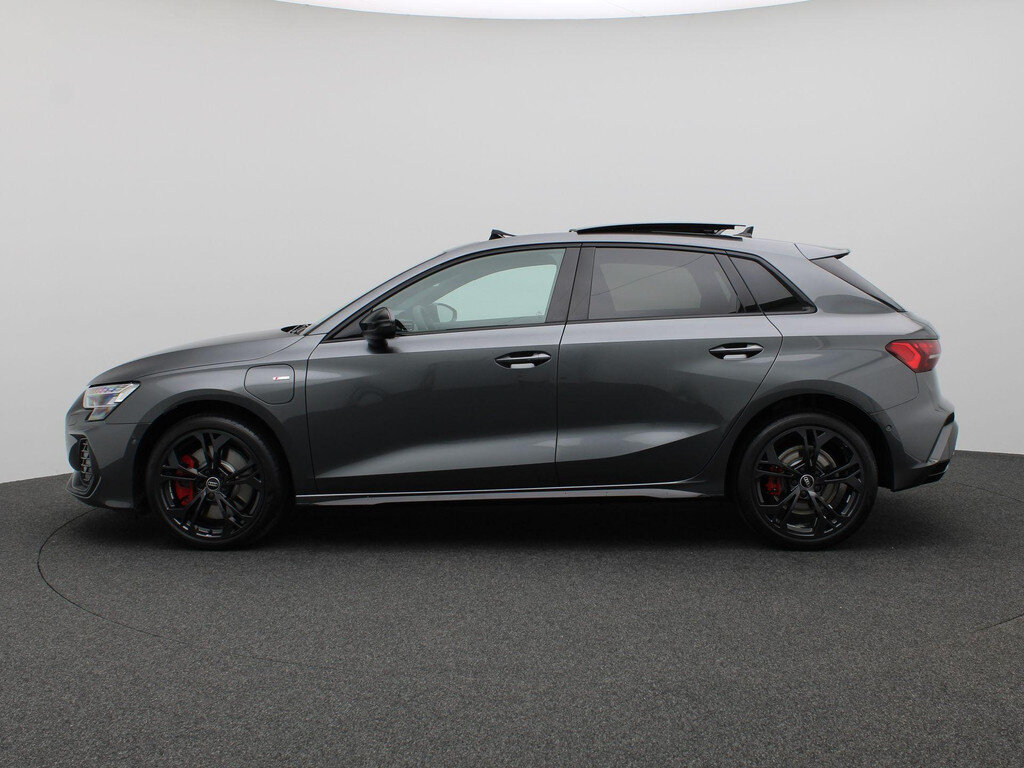 Audi A3 Sportback 45 TFSI e S edition Competition 272PK S-Tronic Pano-Sc - Image 3