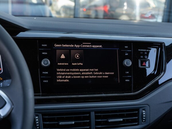 Apple Carplay/Android Auto Apple Carplay/Android Auto