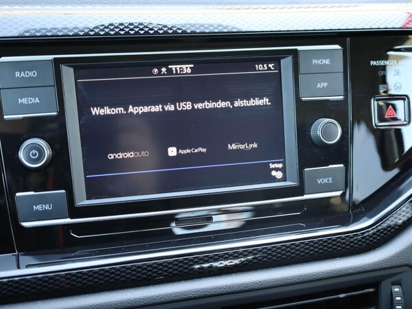 Apple Carplay/Android Auto Apple Carplay/Android Auto