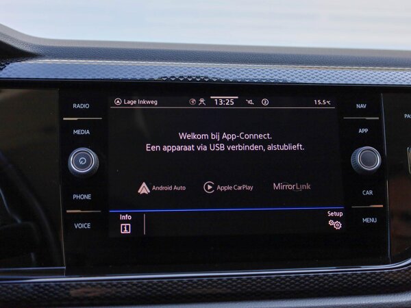 Apple Carplay/Android Auto Apple Carplay/Android Auto