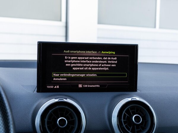 Apple Carplay/Android Auto Apple Carplay/Android Auto