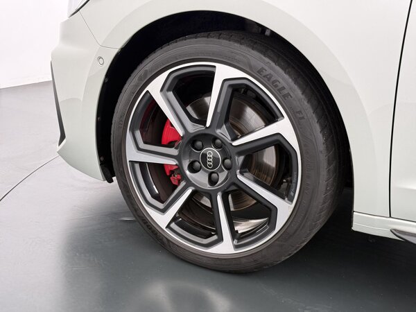 Velgen, lichtmetaal 7,5J x 18 Audi Sport in "7-spaak-rotor" design in glanzend antraciet