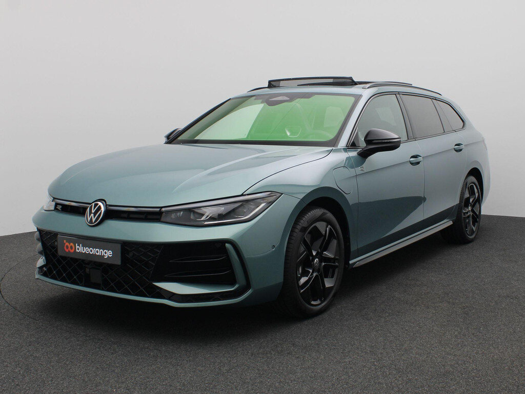 Volkswagen Passat Variant 1.5 eHybrid R-Line Edition 272PK DSG SOH 100%, Pano-Schu