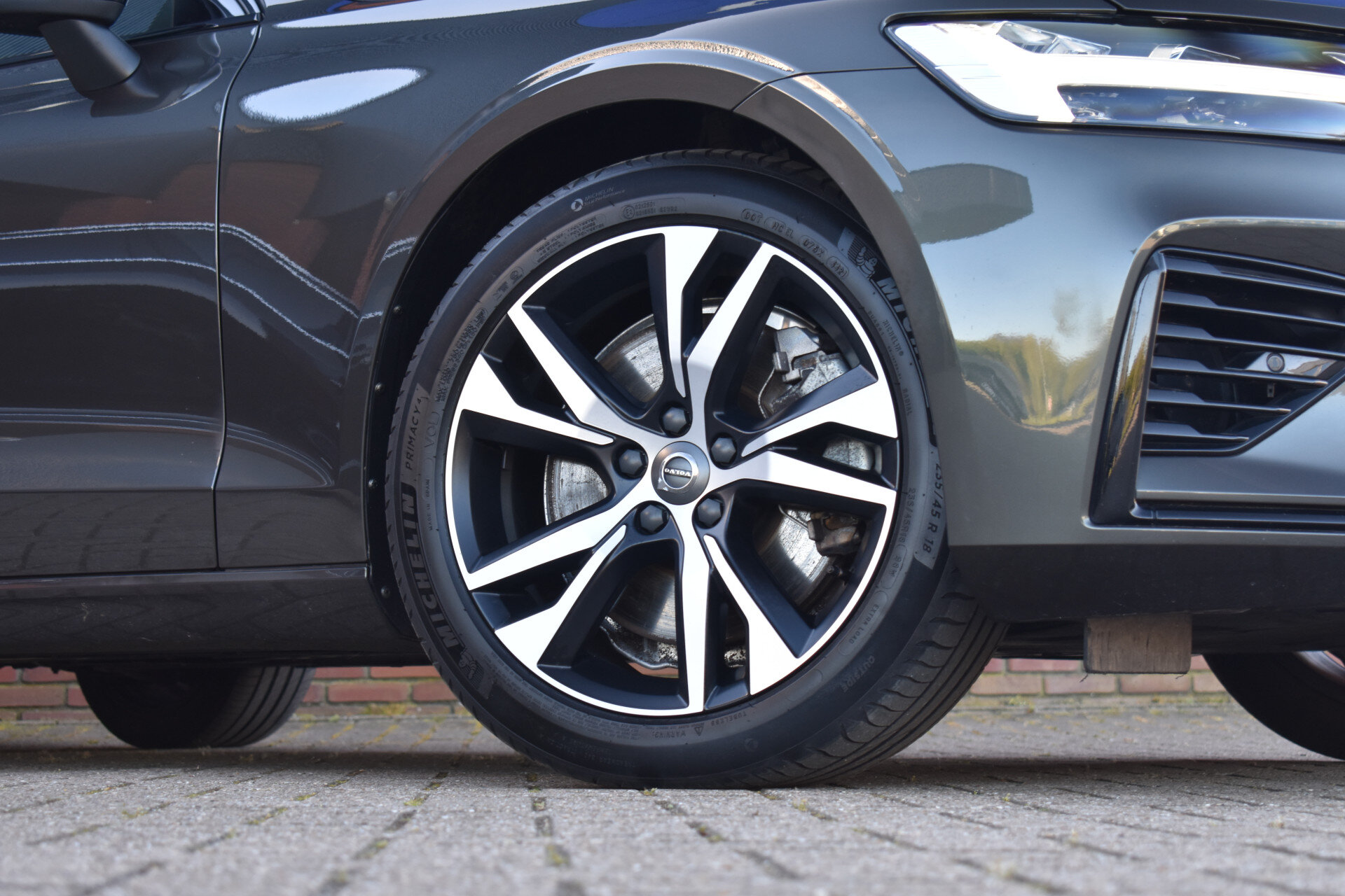 Volvo V60 T6 350PK Plug-in hybrid AWD R-Design - Afbeelding 3