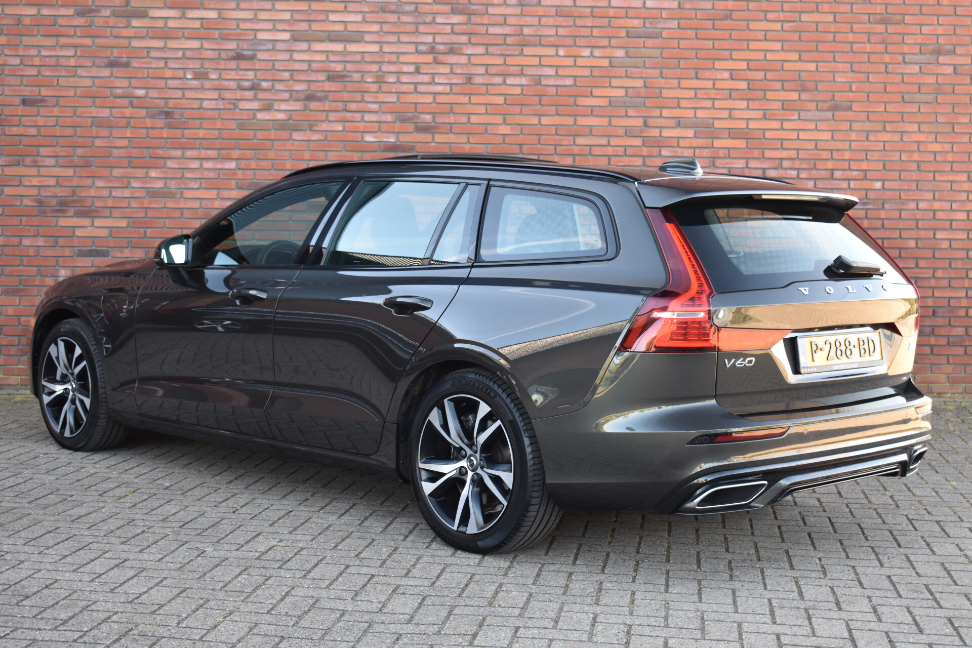 Volvo V60 T6 350PK Plug-in hybrid AWD R-Design - Afbeelding 4