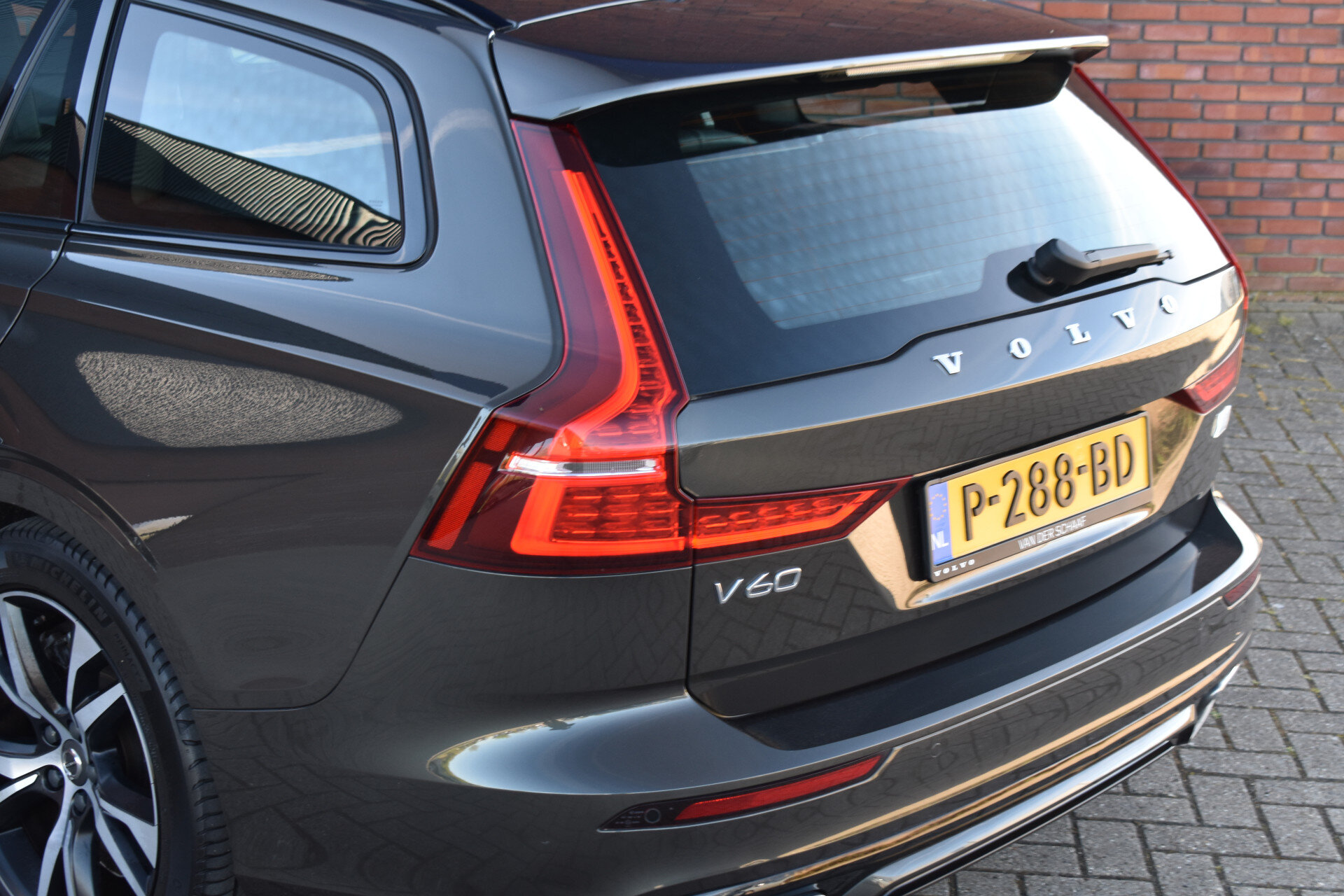 Volvo V60 T6 350PK Plug-in hybrid AWD R-Design - Afbeelding 5