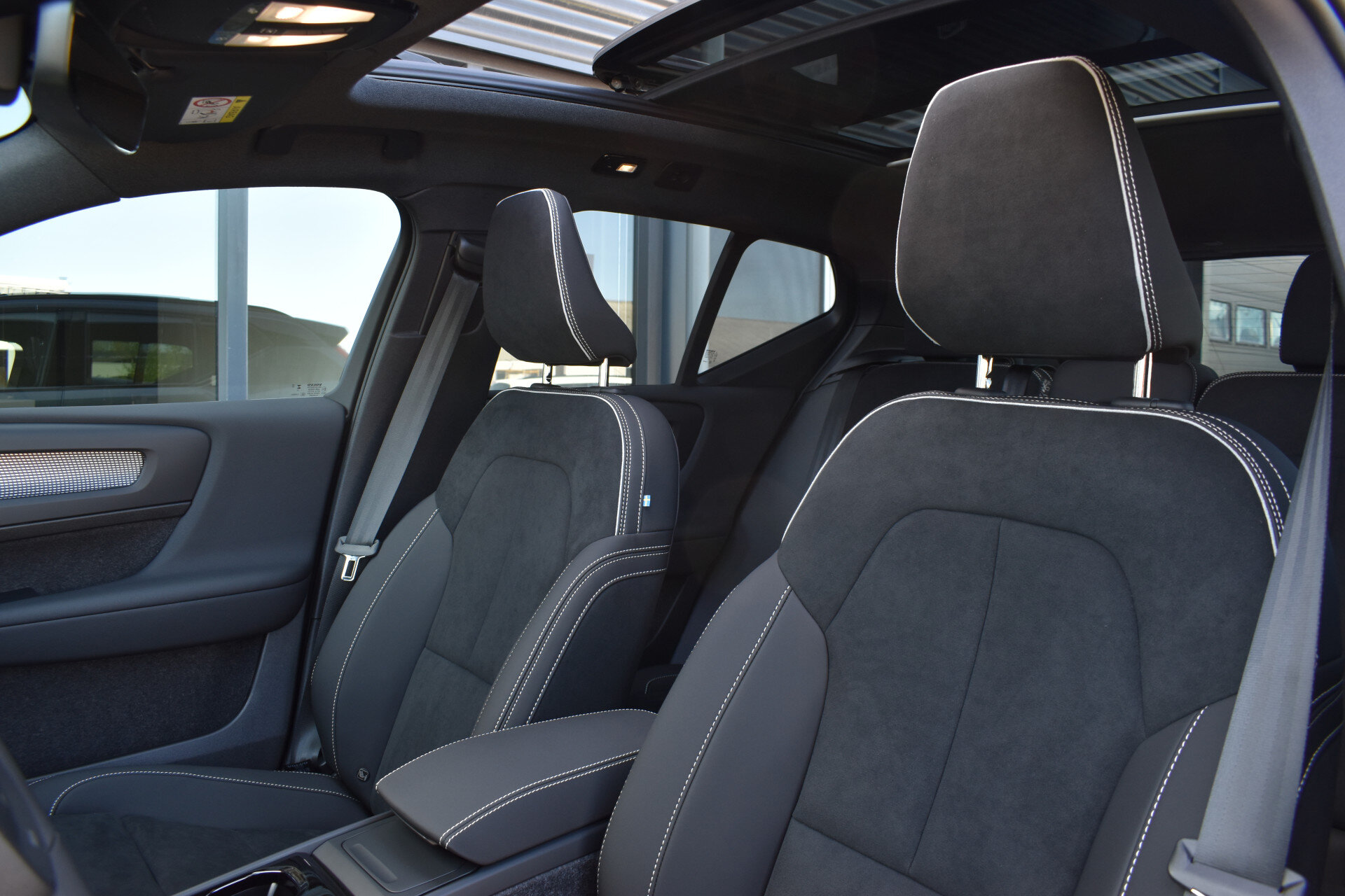 Volvo EX40 Extended Range 252PK Ultra Europa 82 kWh - Afbeelding 4