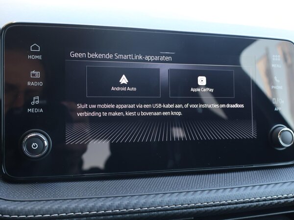 Apple Carplay/Android Auto Apple Carplay/Android Auto
