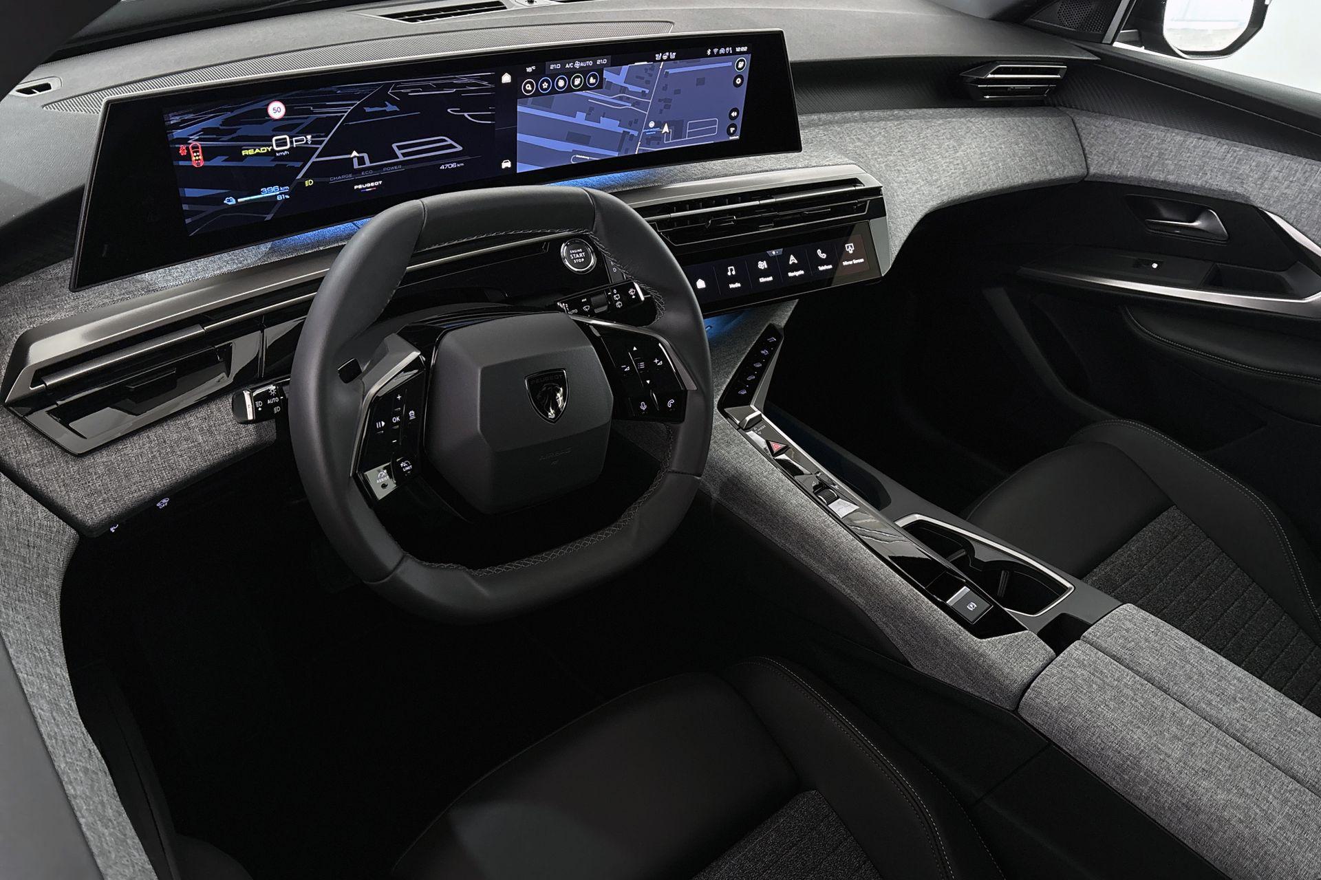 Peugeot e-5008