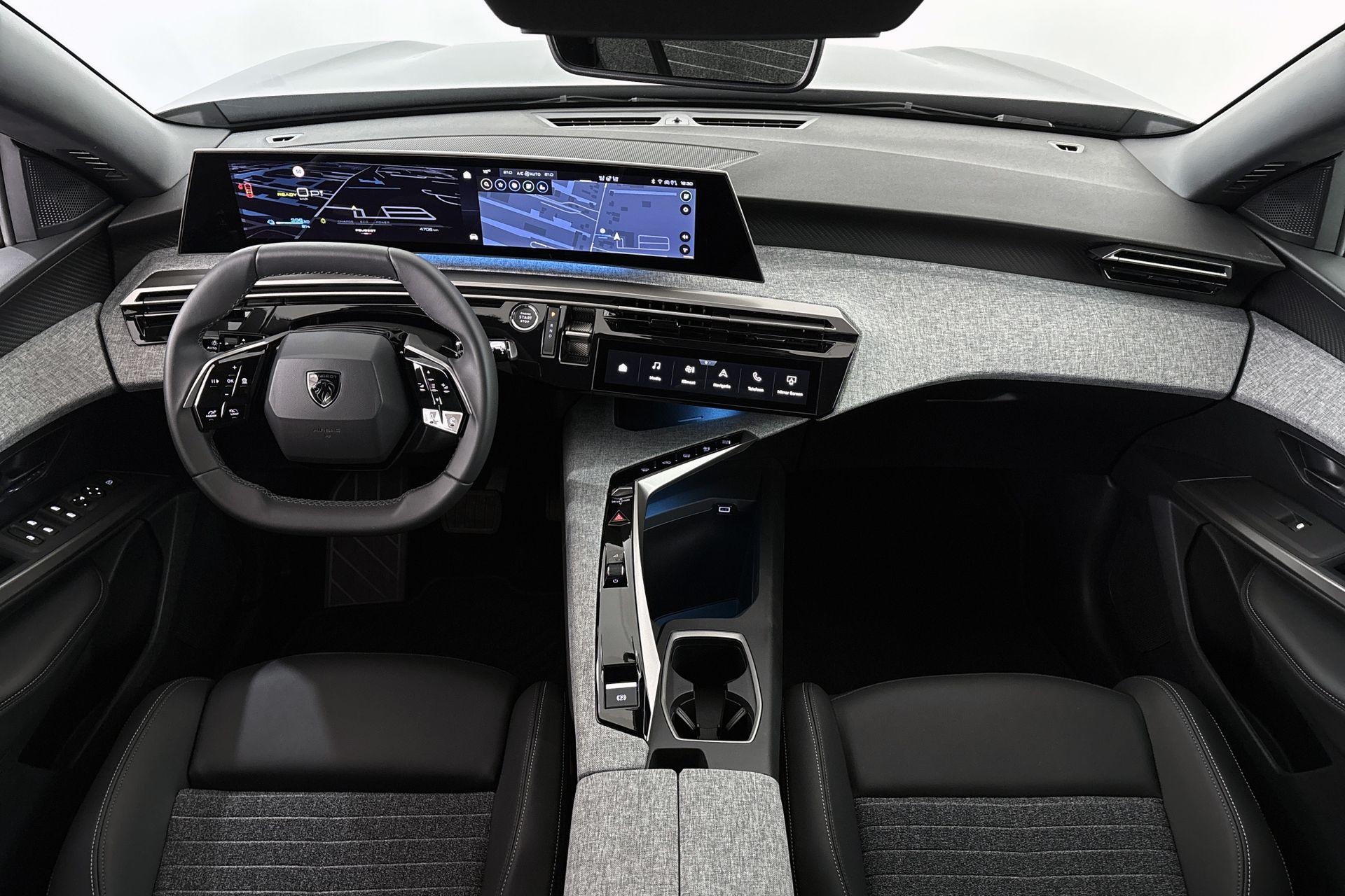 Peugeot e-5008