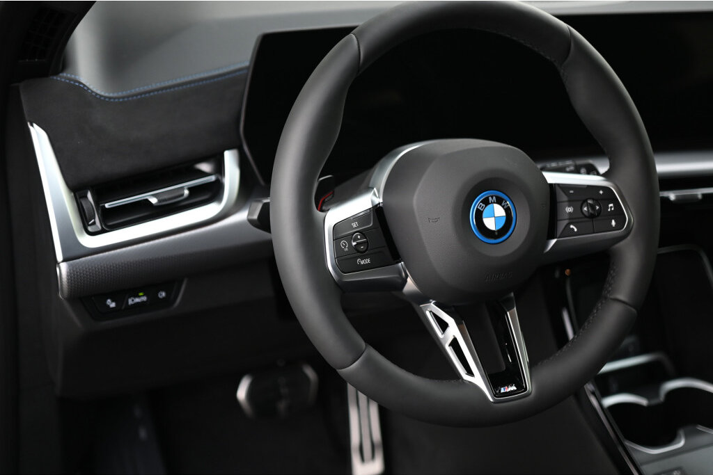 BMW iX1 10