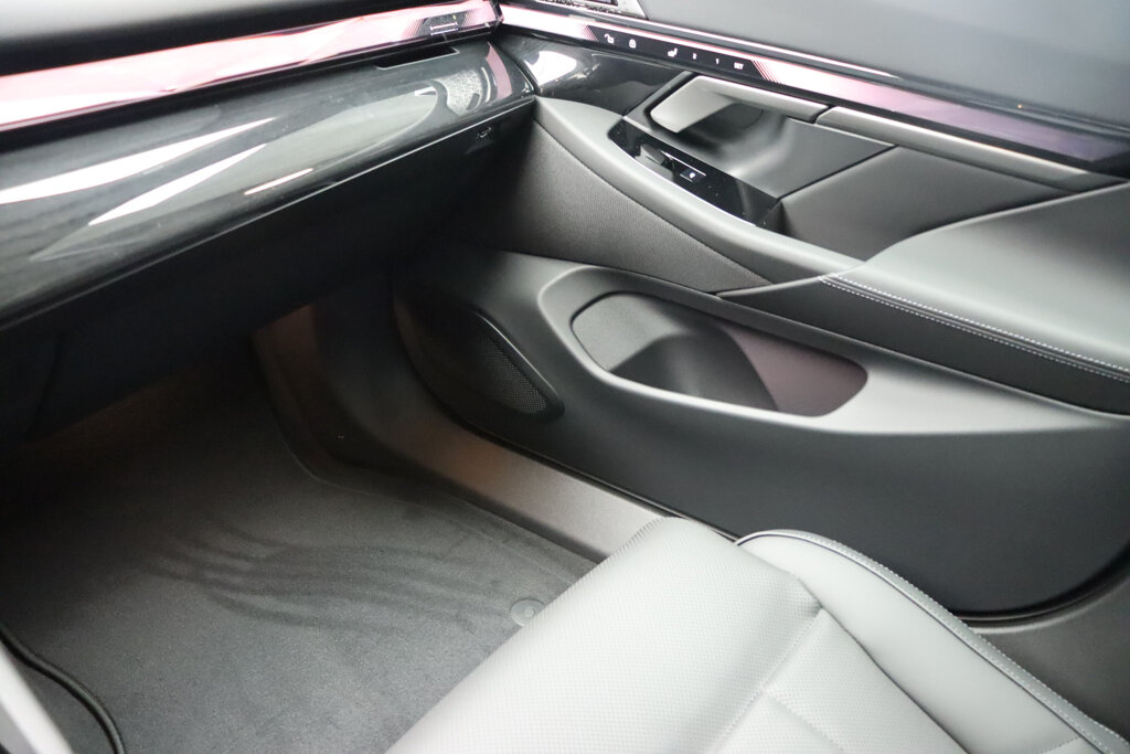 BMW i5 24