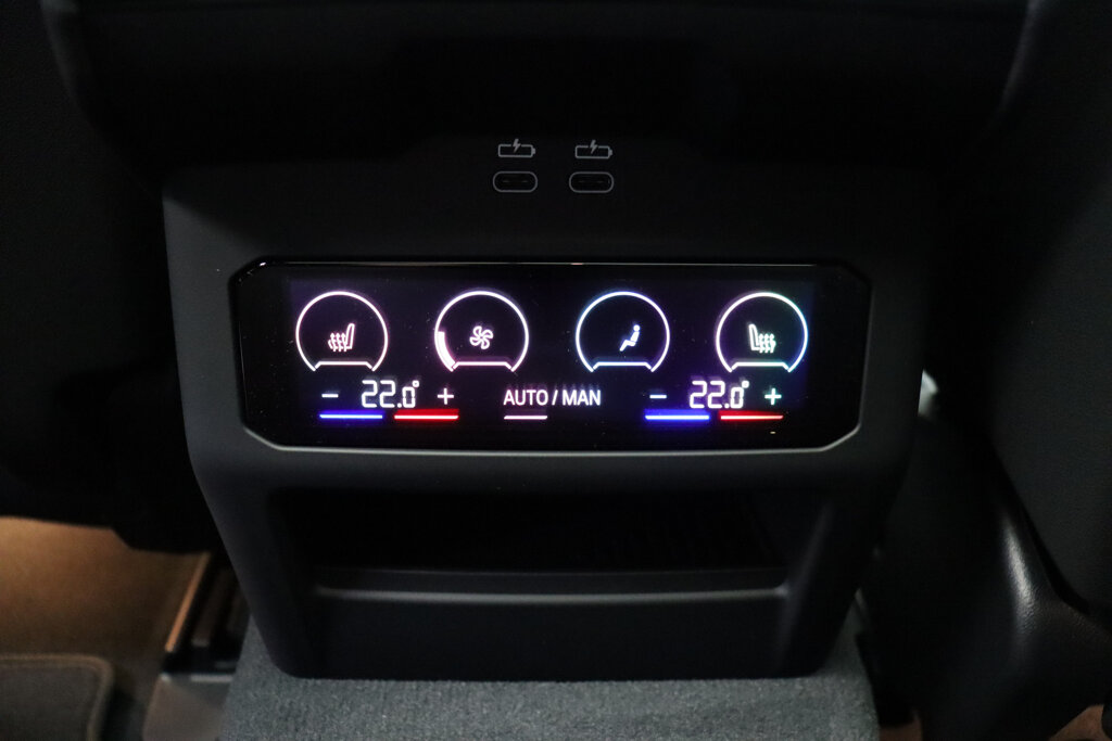 BMW i5 26