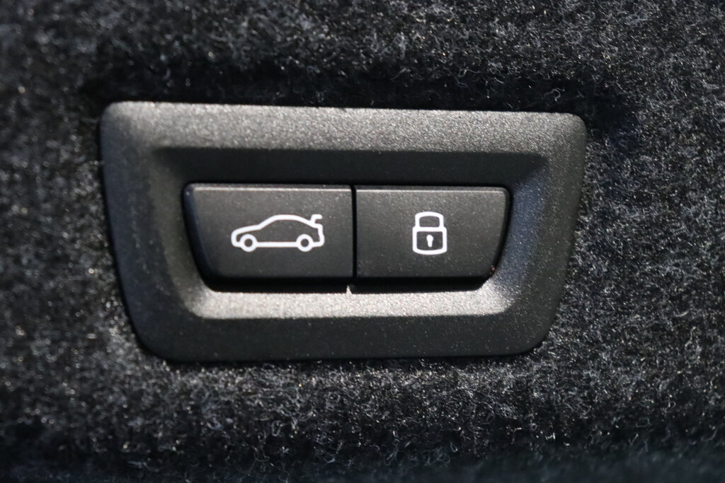 BMW i5 28