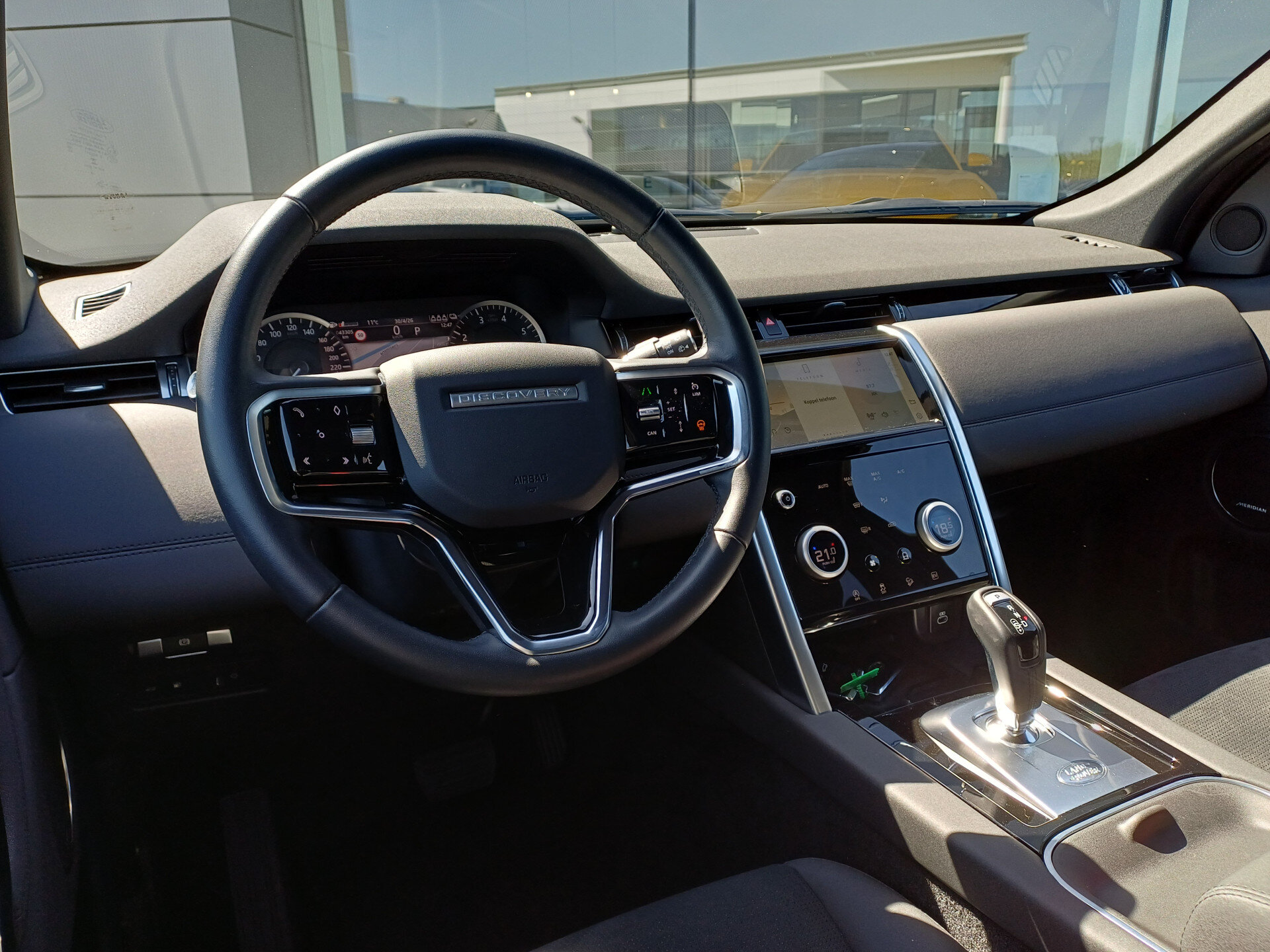 Land Rover Discovery Sport P300e 309pk AWD SE - Afbeelding 2