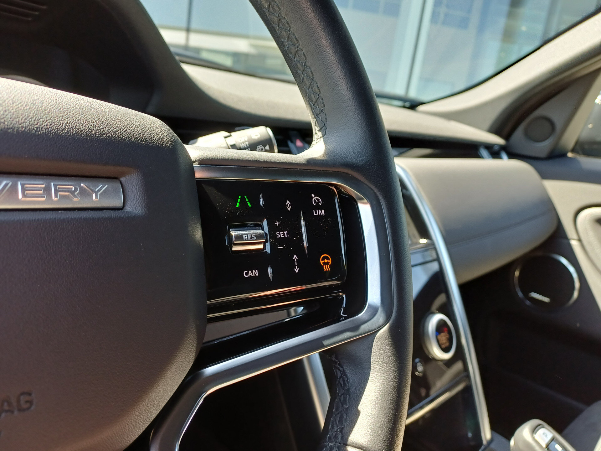 Land Rover Discovery Sport P300e 309pk AWD SE - Afbeelding 4