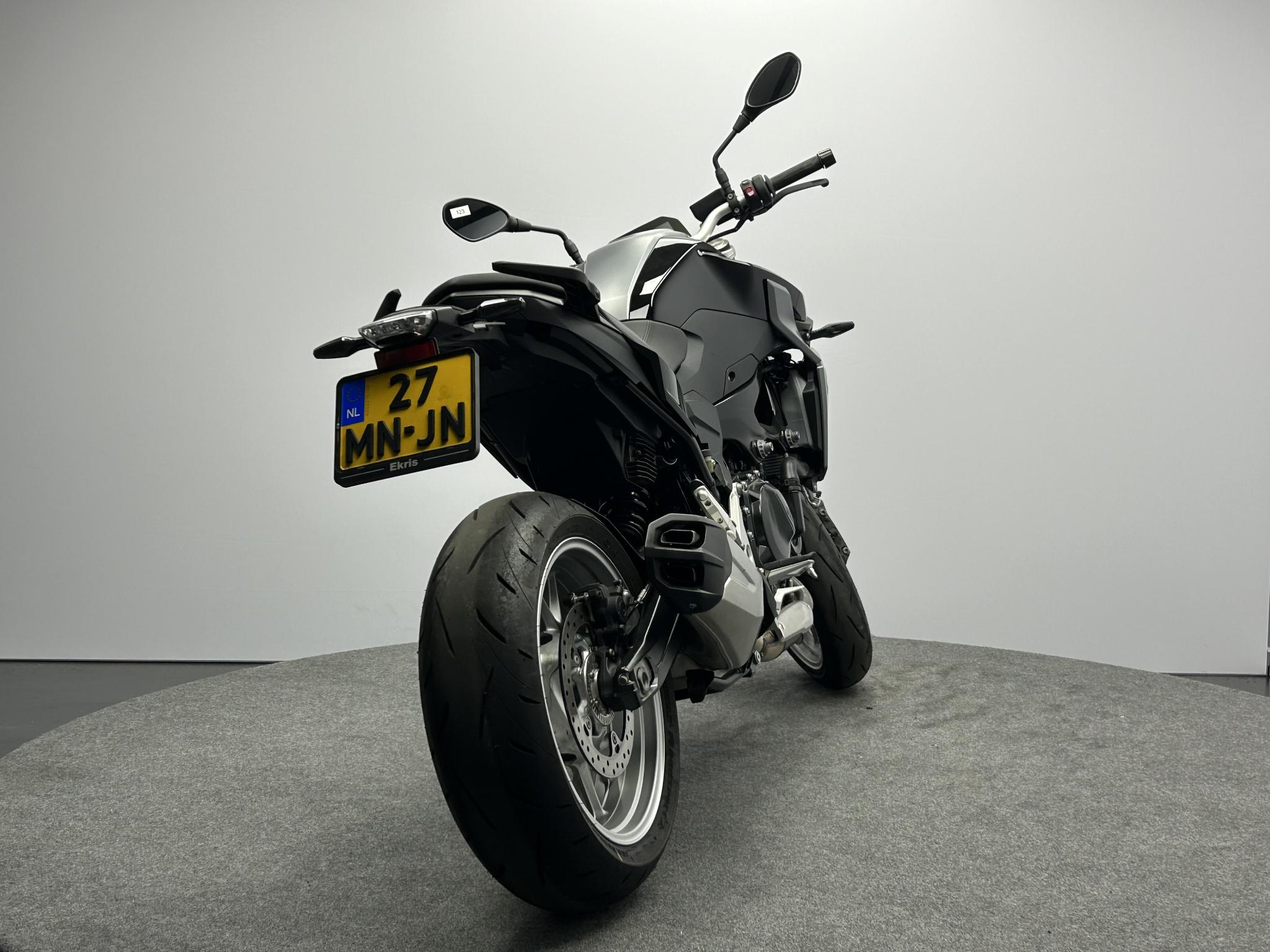 BMW F 900 R Black - Afbeelding 4