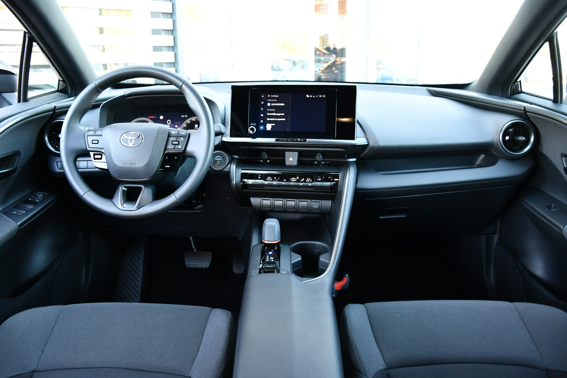 Toyota C-HR 1.8 Hybrid 140 Dynamic Automaat 140pk - Afbeelding 4