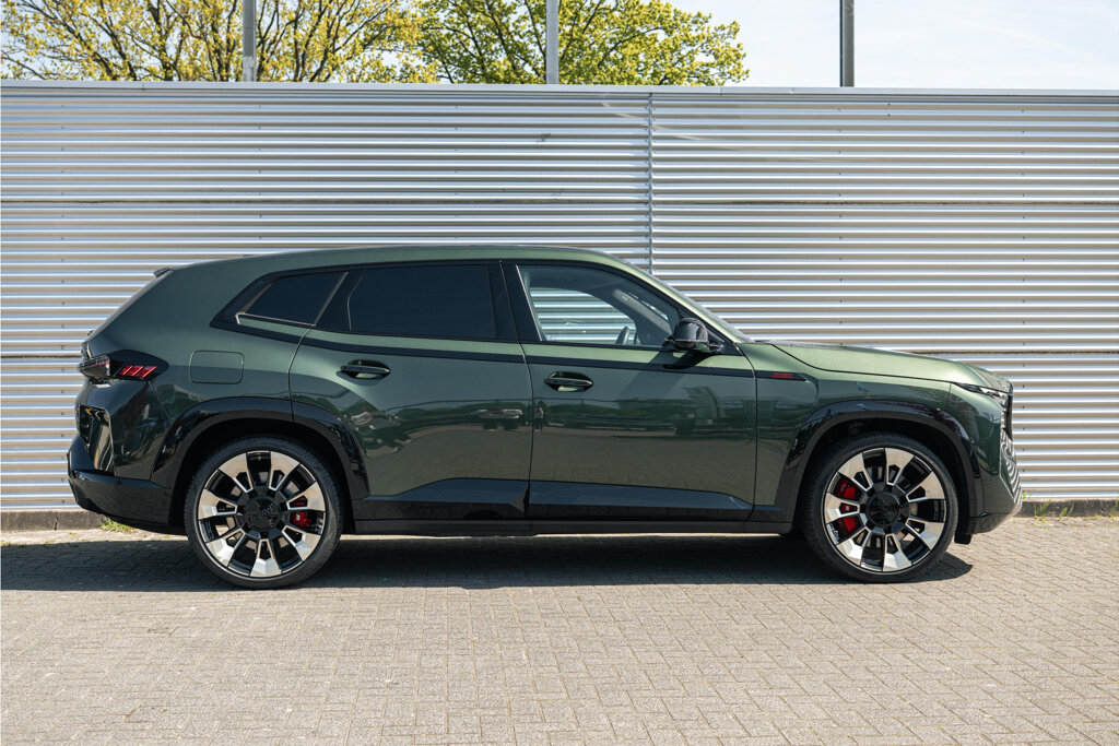 BMW XM 11