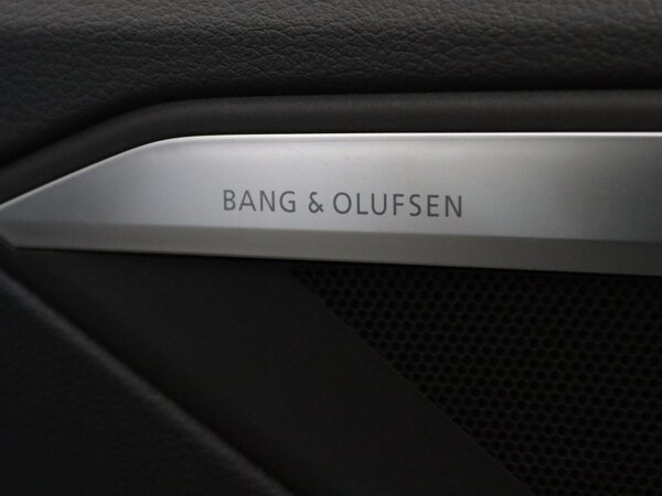 Bang & Olufsen Premium soundsystem met 3D sound vóór