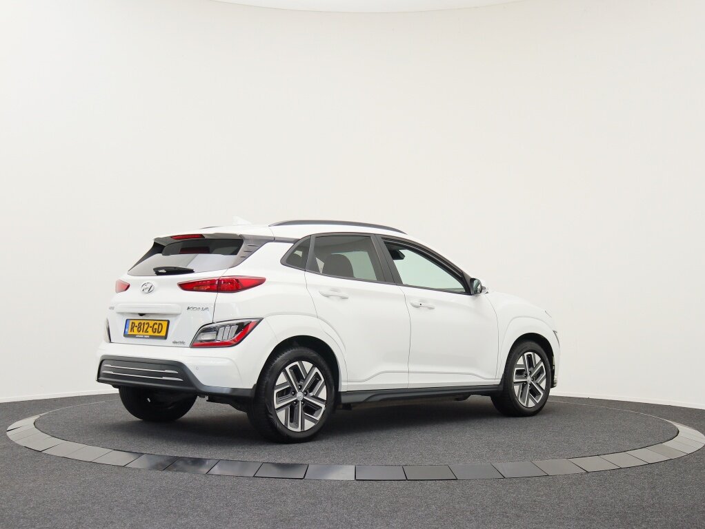 Hyundai Kona EV Comf Smart 64 kWh | Stoelverwarming | Navigatie | All-seasonb - Afbeelding 2