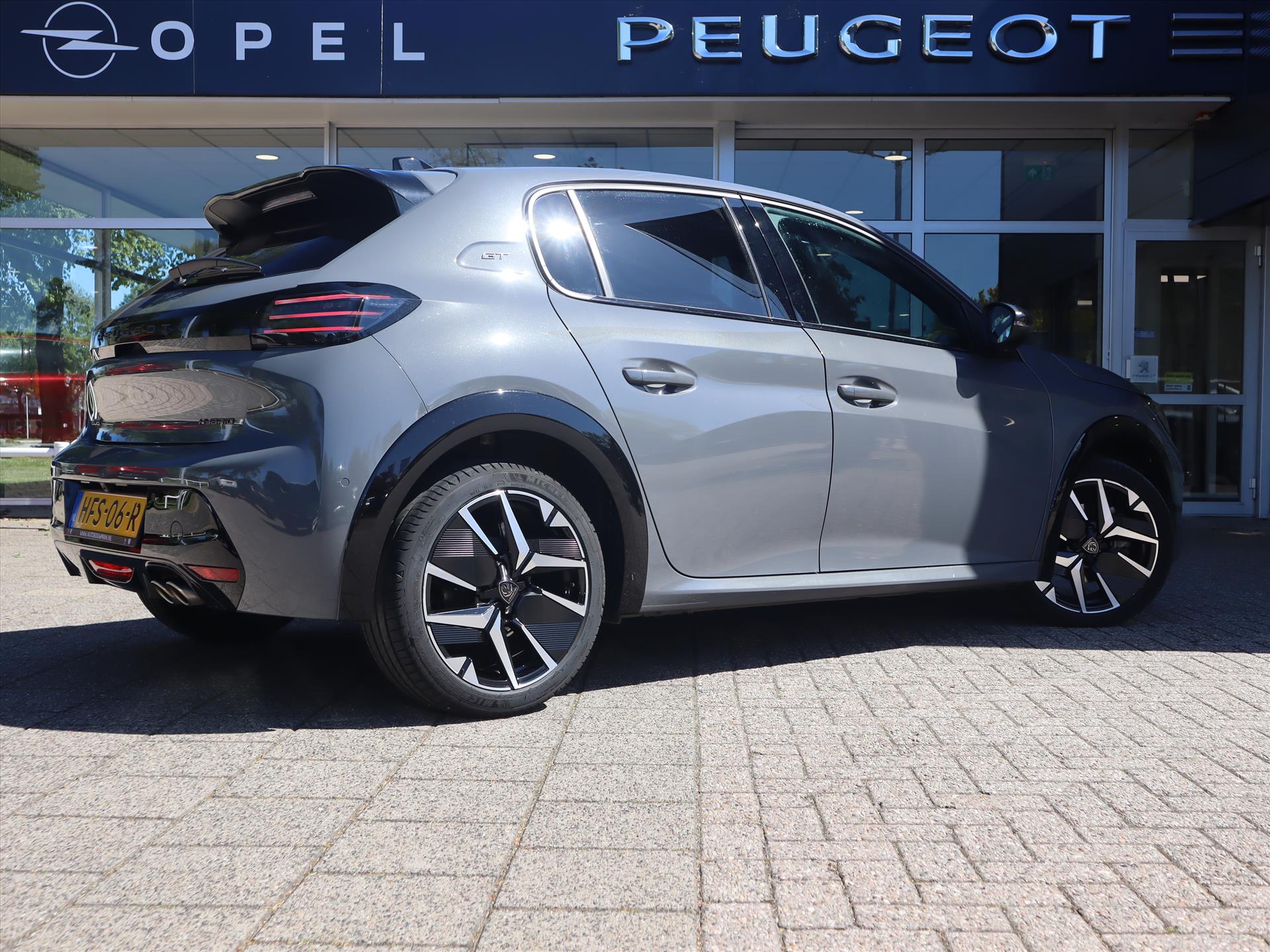 Peugeot 208 GT HYBRID 145pk e-DCS6 automaat, Rijklaarprijs, Camera voor en achter Adaptieve cruise control Keyless entry & start - Afbeelding 4