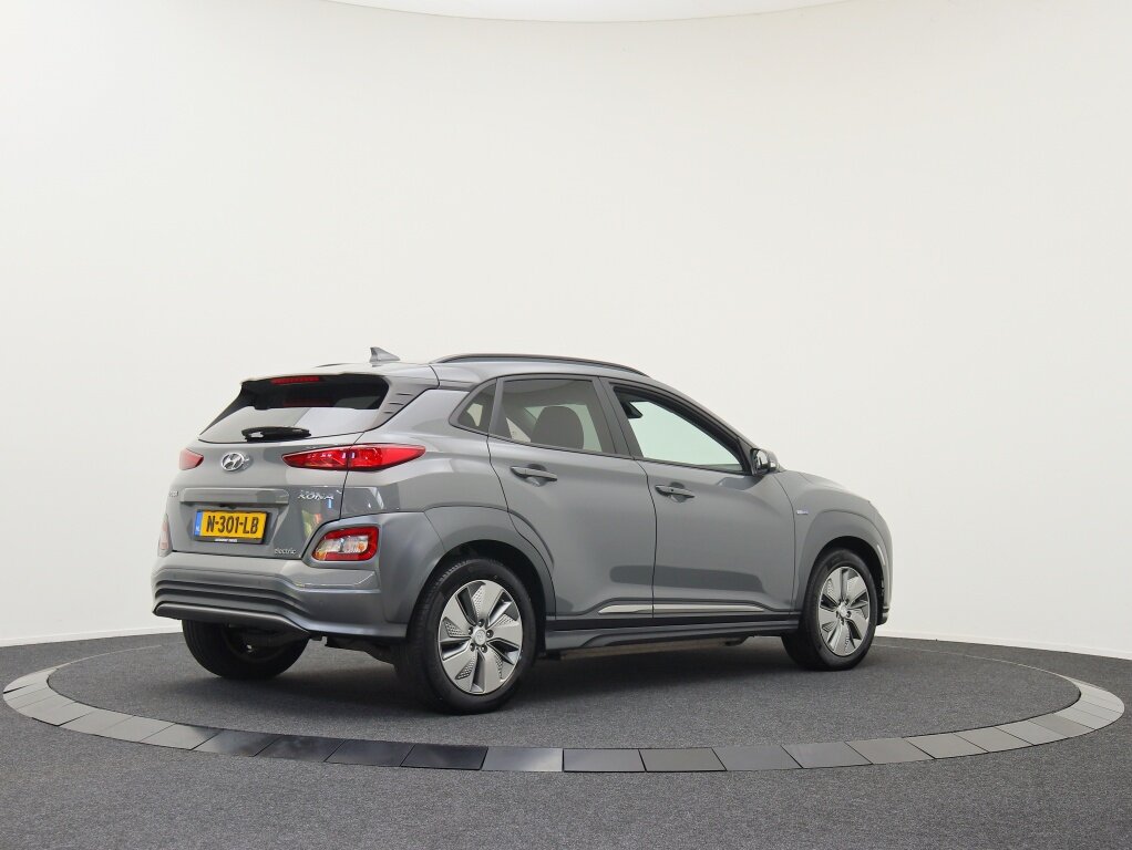 Hyundai Kona EV Premium 64 kWh | SOH 98,9% | 450km+ | Dealer onderhouden - Afbeelding 2