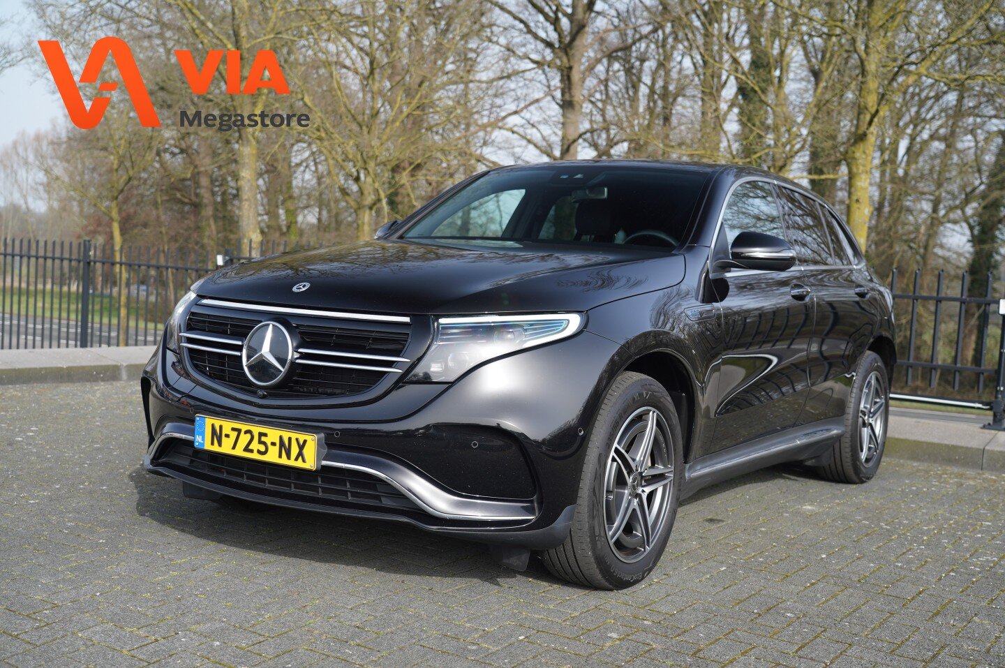 Mercedes-Benz EQC 400 4M | AMG | Camera | Navi | Stoelverw. | Widescreen | PDC |