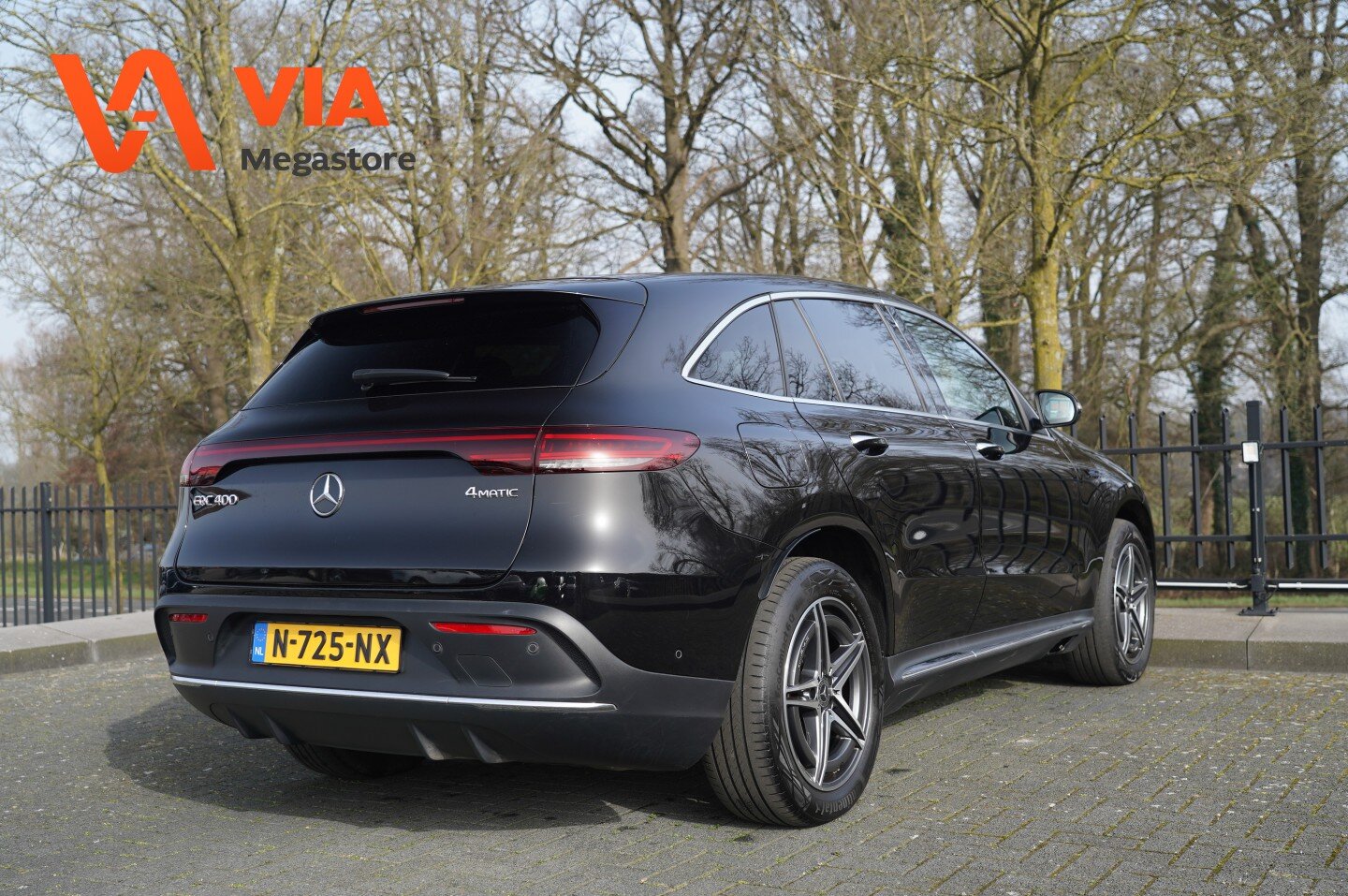 Mercedes-Benz EQC 400 4M | AMG | Camera | Navi | Stoelverw. | Widescreen | PDC | - Afbeelding 3