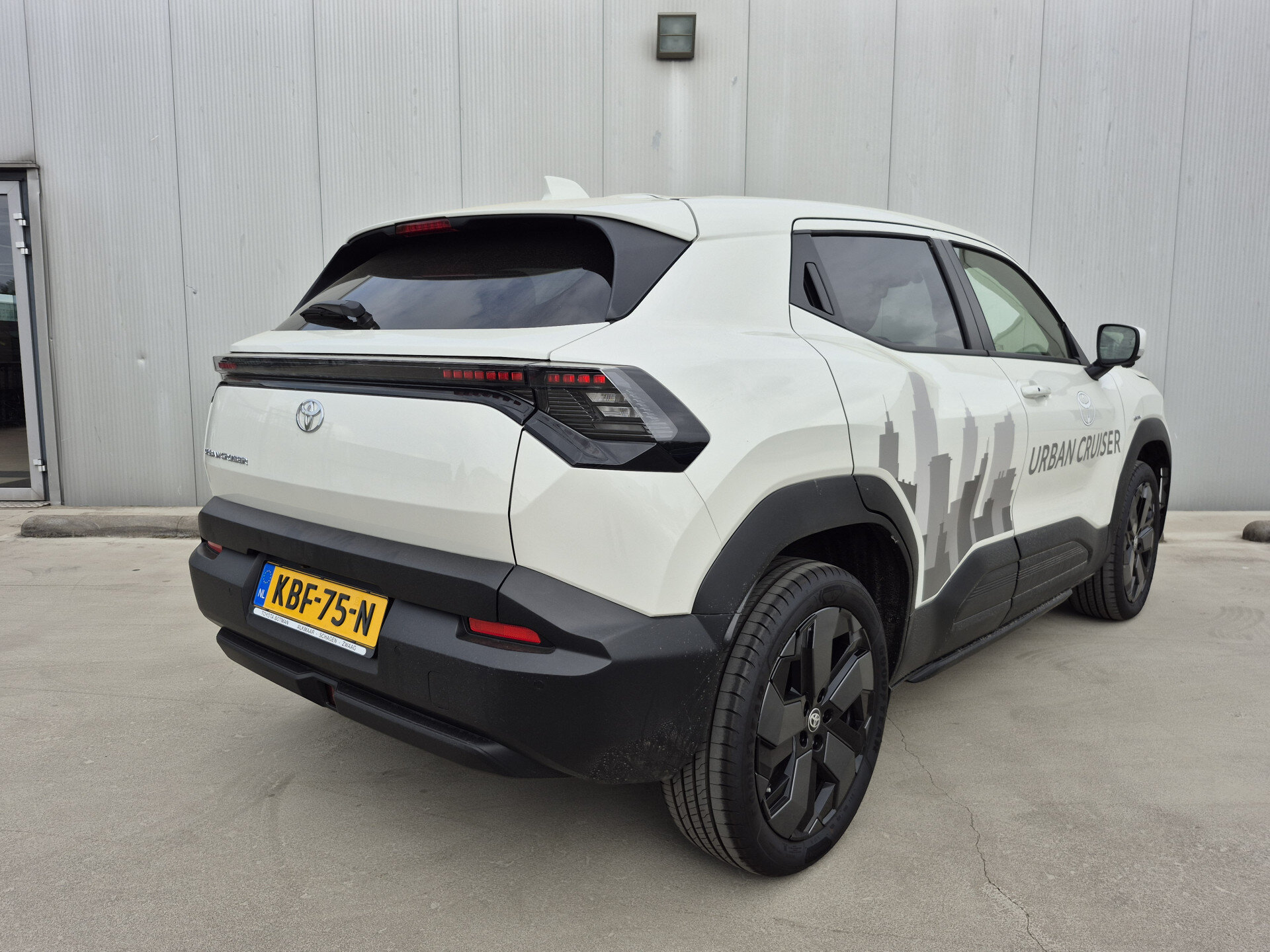 Toyota Urban Cruiser Executive 61 kWh Automaat - Afbeelding 3