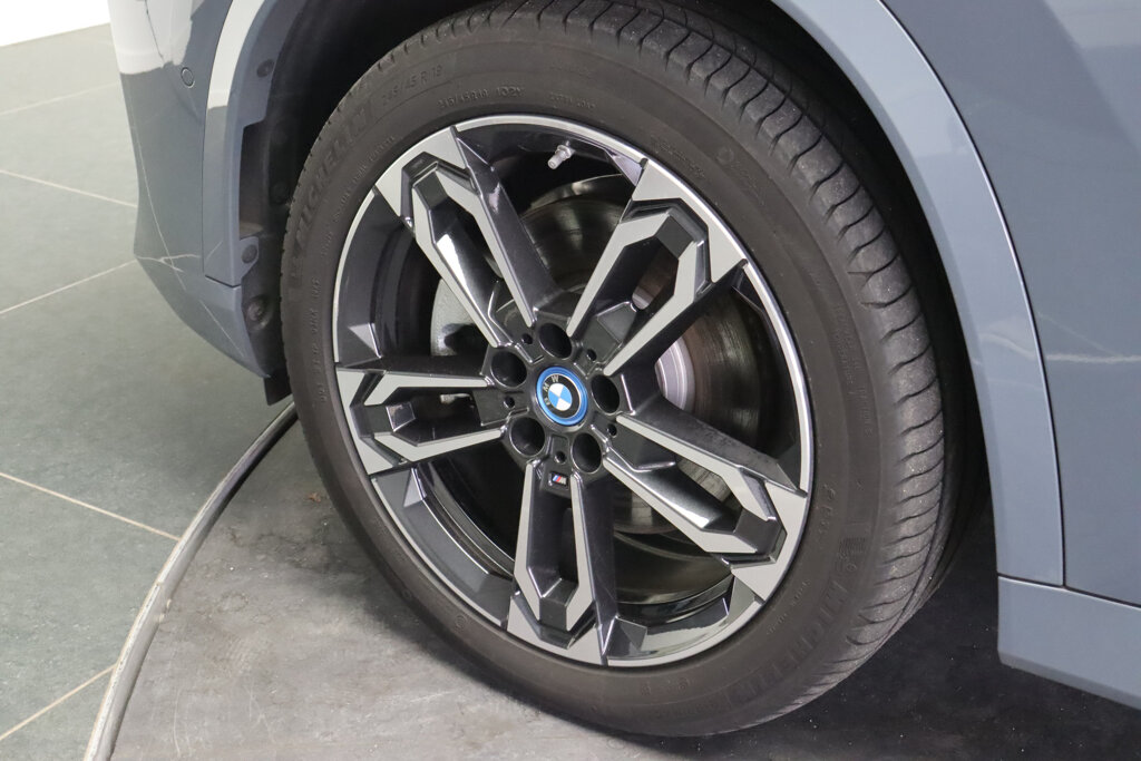 BMW iX1 7