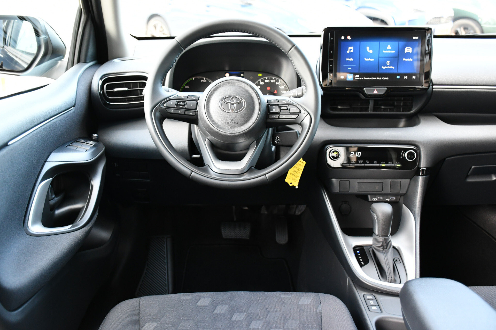 Toyota Yaris 1.5 Hybrid 115 Comfort Automaat 116pk - Afbeelding 2