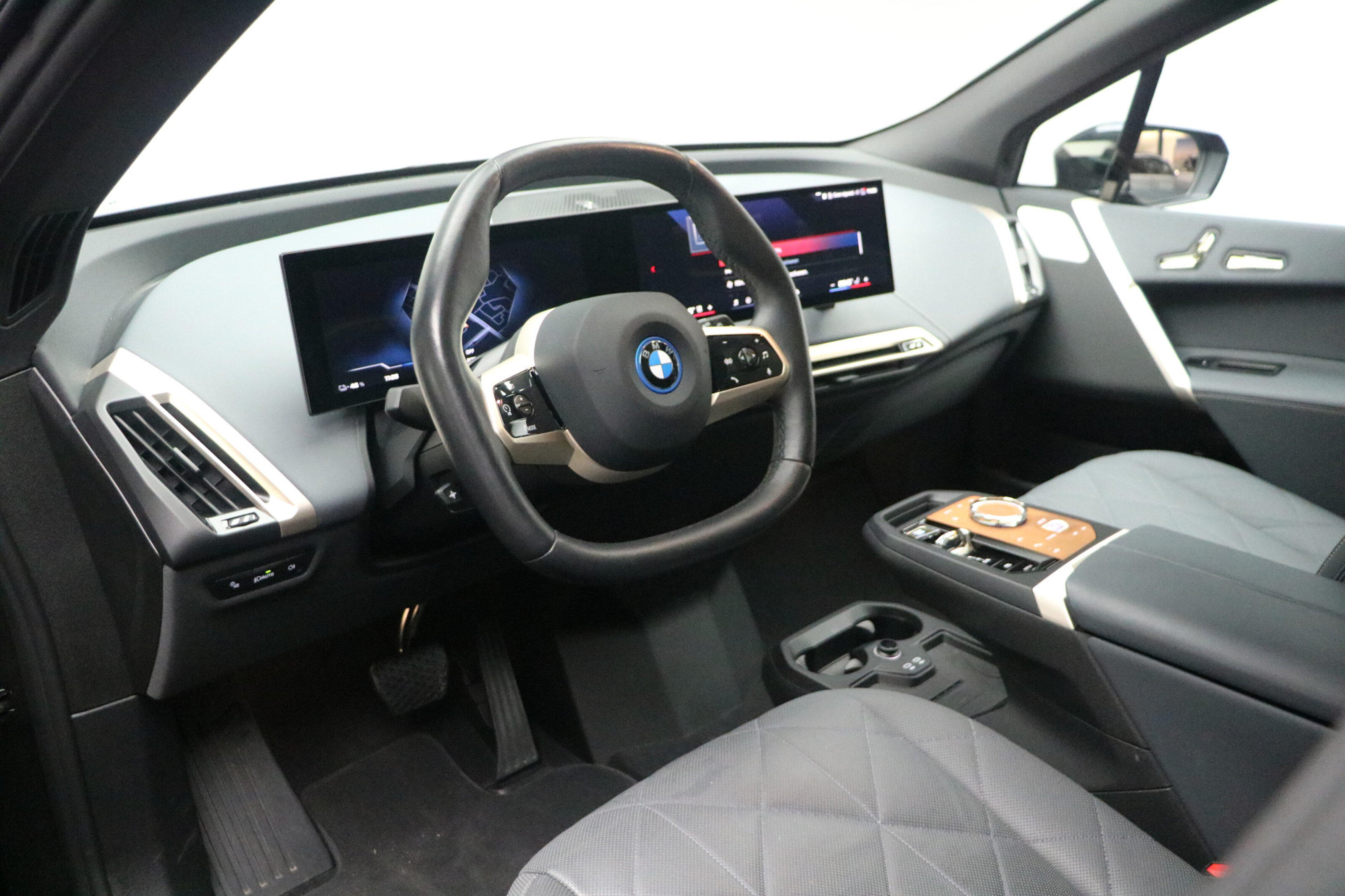 BMW iX 8