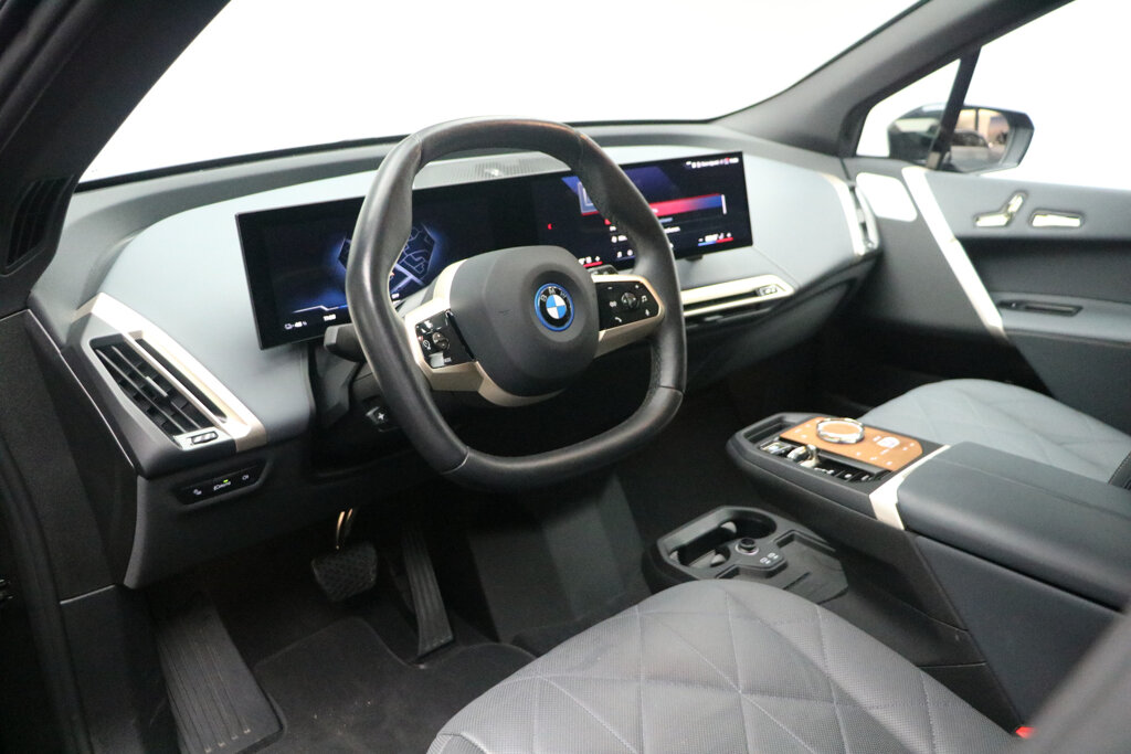 BMW iX 8