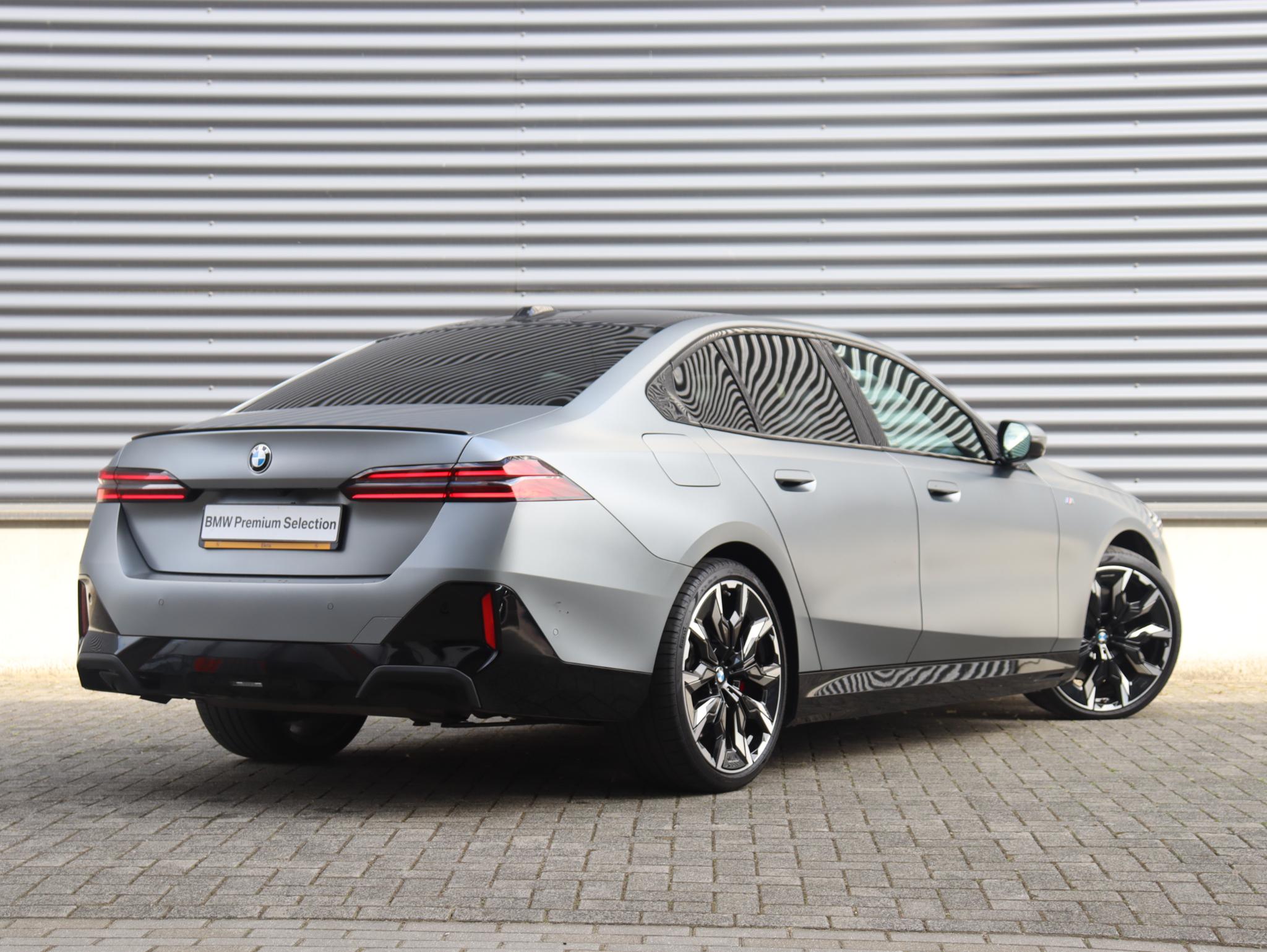 BMW 5 Serie Sedan 550e xDrive - Afbeelding 2