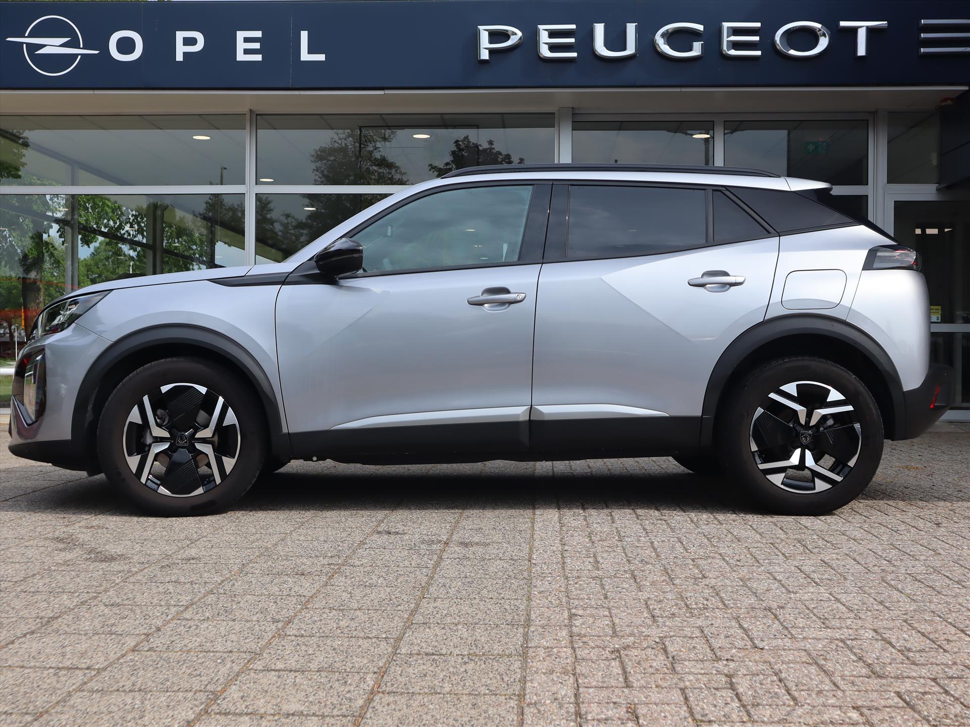 Peugeot 2008 SUV Allure PureTech 100pk H6, Rijklaarprijs, Navigatie Keyless Entry Sensoren voor en achter - Afbeelding 2