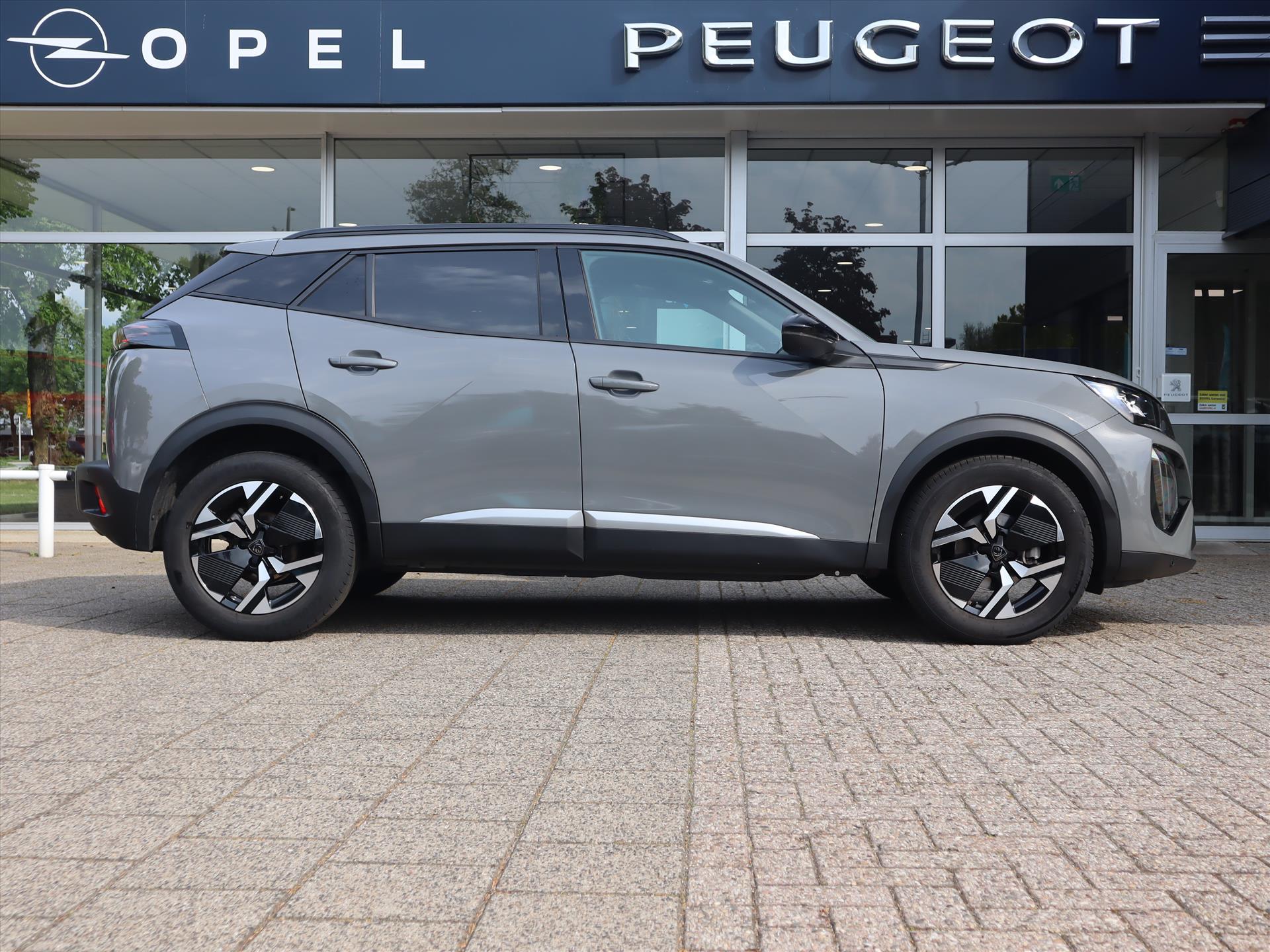 Peugeot 2008 SUV Allure PureTech 100pk H6, Rijklaarprijs, Navigatie Keyless Entry Sensoren voor en achter - Afbeelding 3