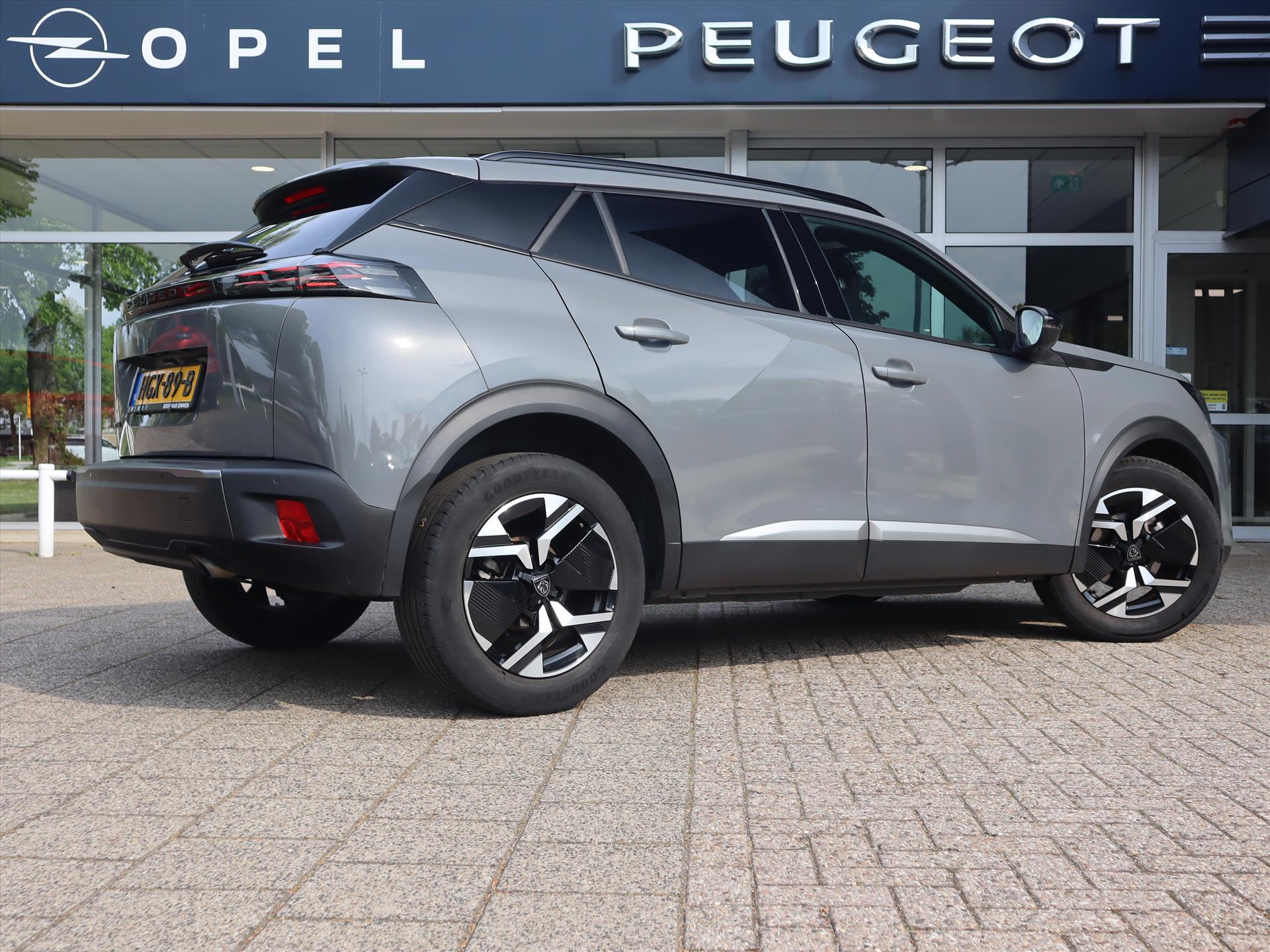 Peugeot 2008 SUV Allure PureTech 100pk H6, Rijklaarprijs, Navigatie Keyless Entry Sensoren voor en achter - Afbeelding 4