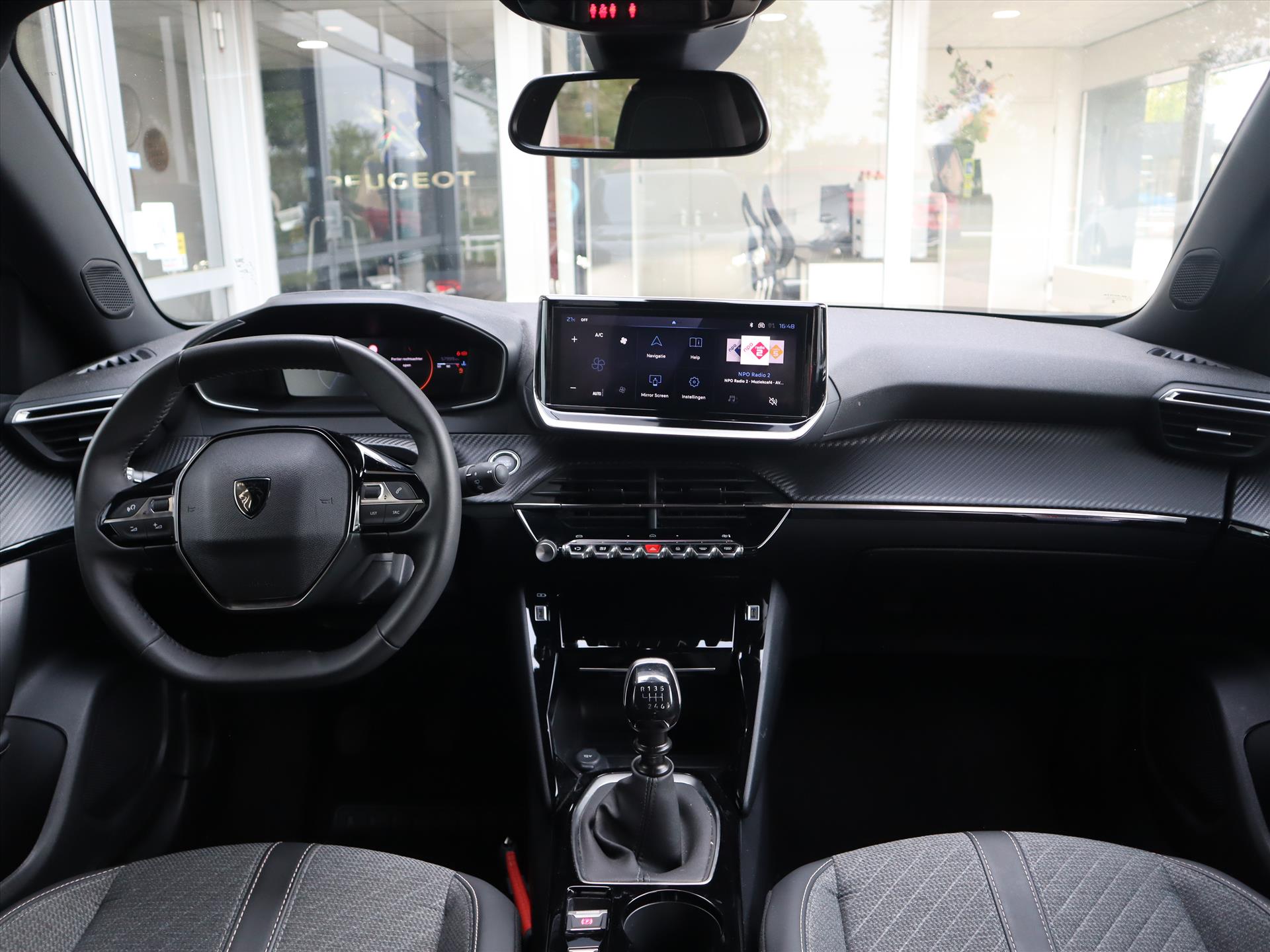 Peugeot 2008 SUV Allure PureTech 100pk H6, Rijklaarprijs, Navigatie Keyless Entry Sensoren voor en achter - Afbeelding 5