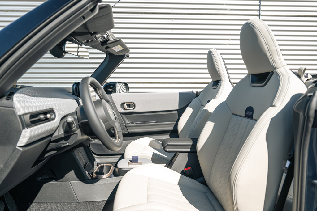 MINI Cooper Cabrio 4