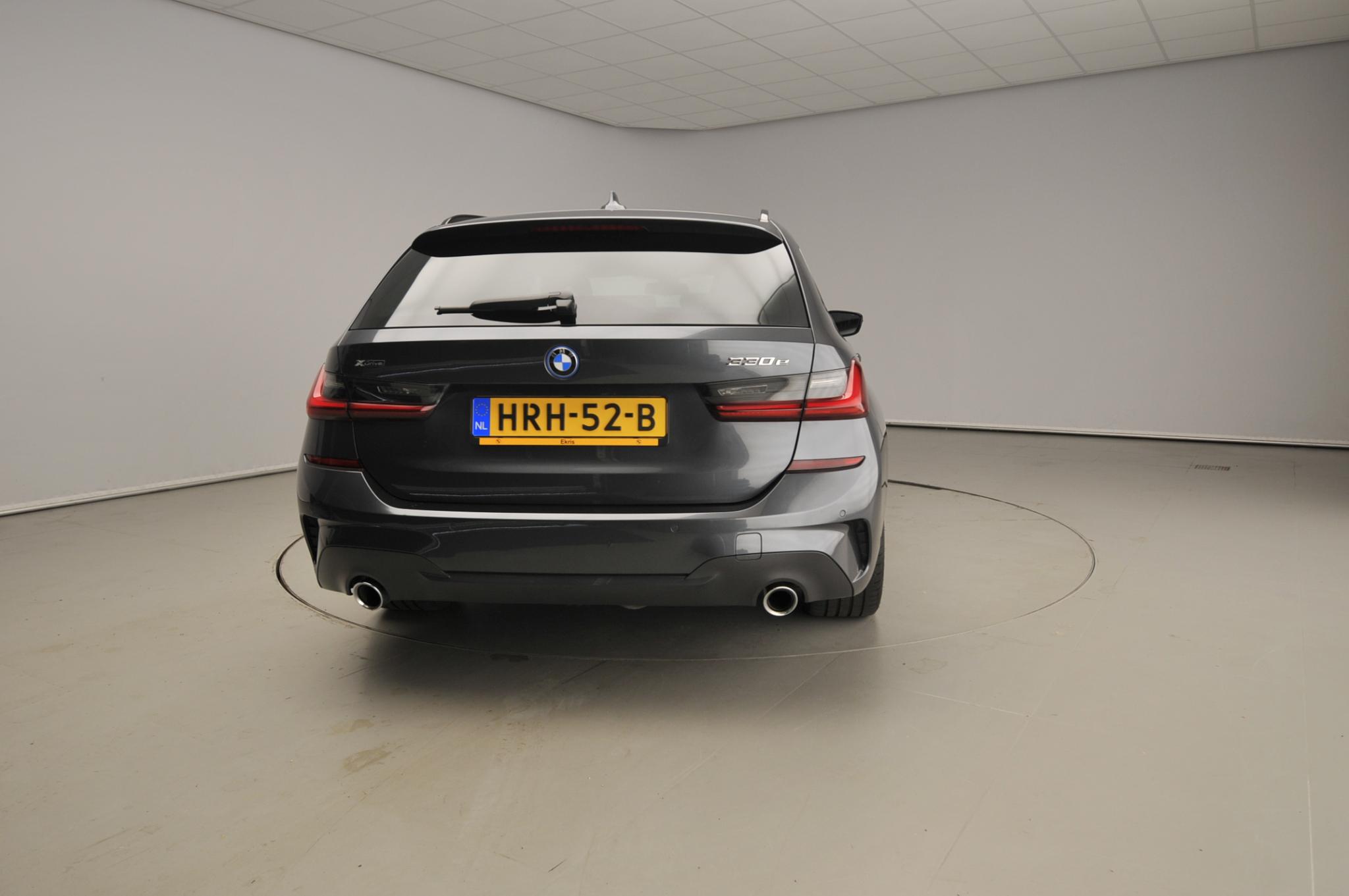 BMW 3 Serie Touring 330e xDrive - Bild 3