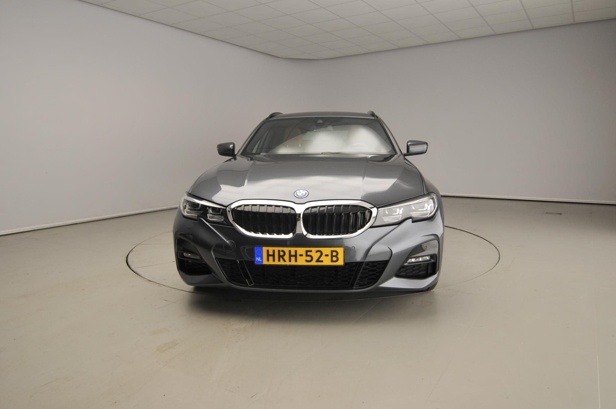 BMW 3 Serie Touring 330e xDrive - Bild 5