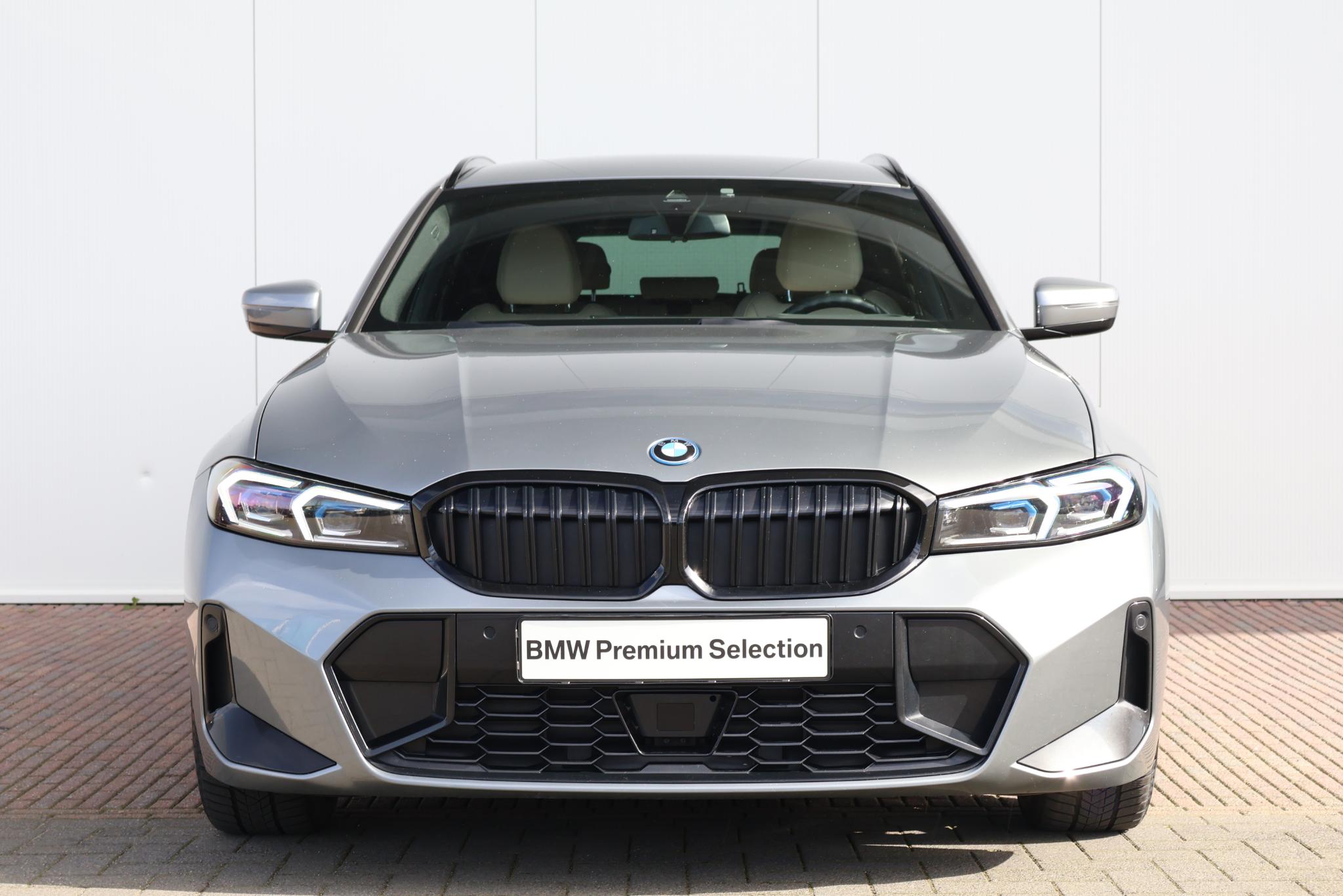 BMW 3-serie Touring 330e - Afbeelding 2